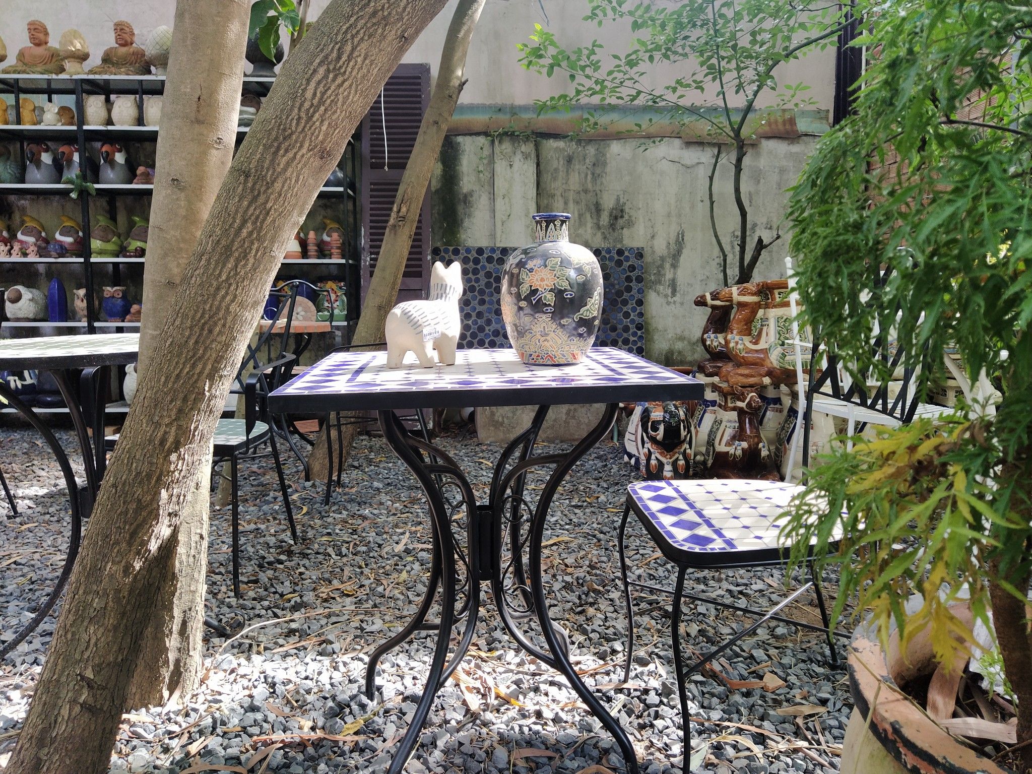 Mosaic hiện đại, ghế ghép gốm họa tiết ô vuông xanh dương, 46 x 58 x 92cm