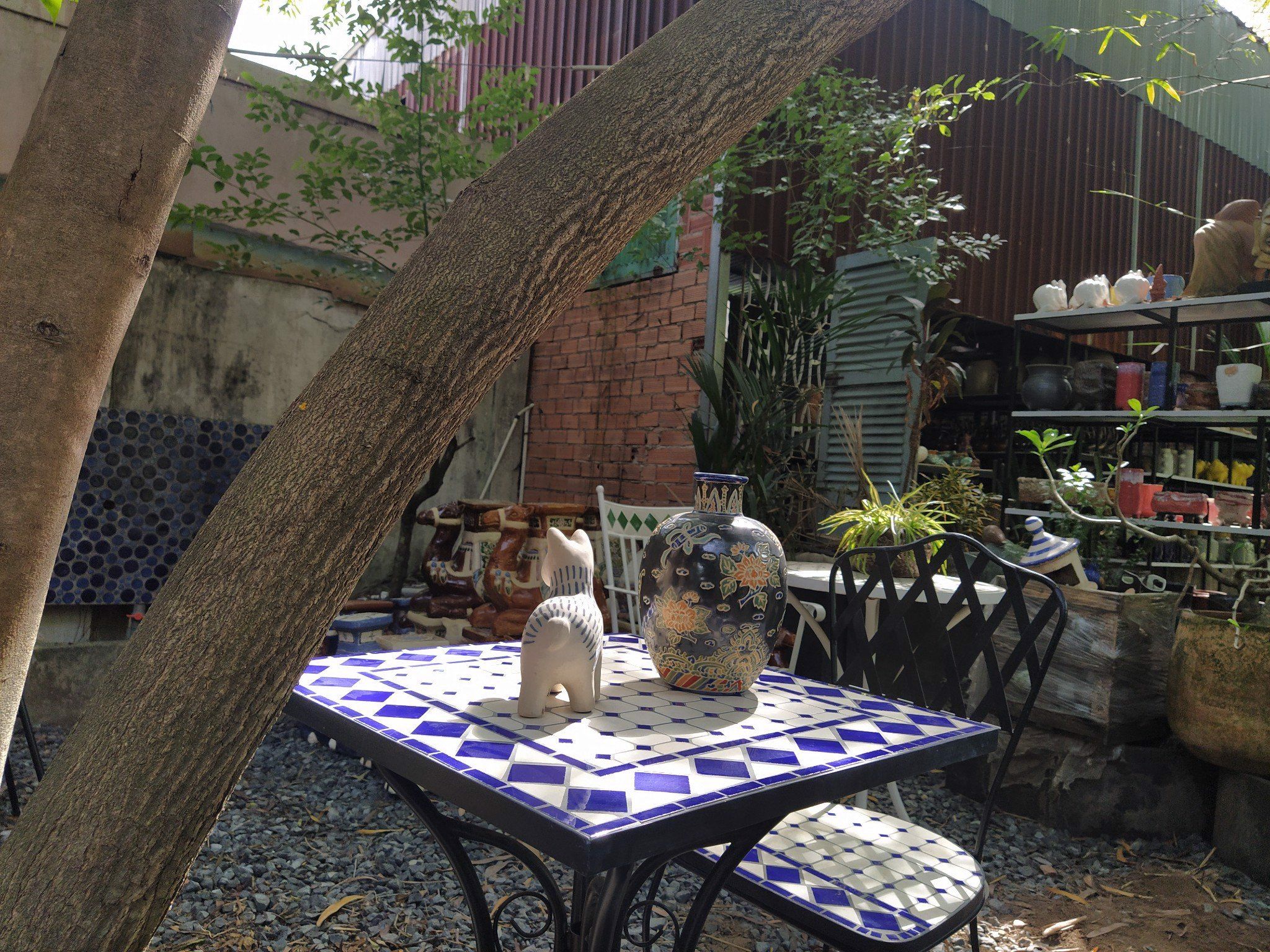 Mosaic hiện đại, mẫu bàn ghế họa tiết ô vuông xanh dương