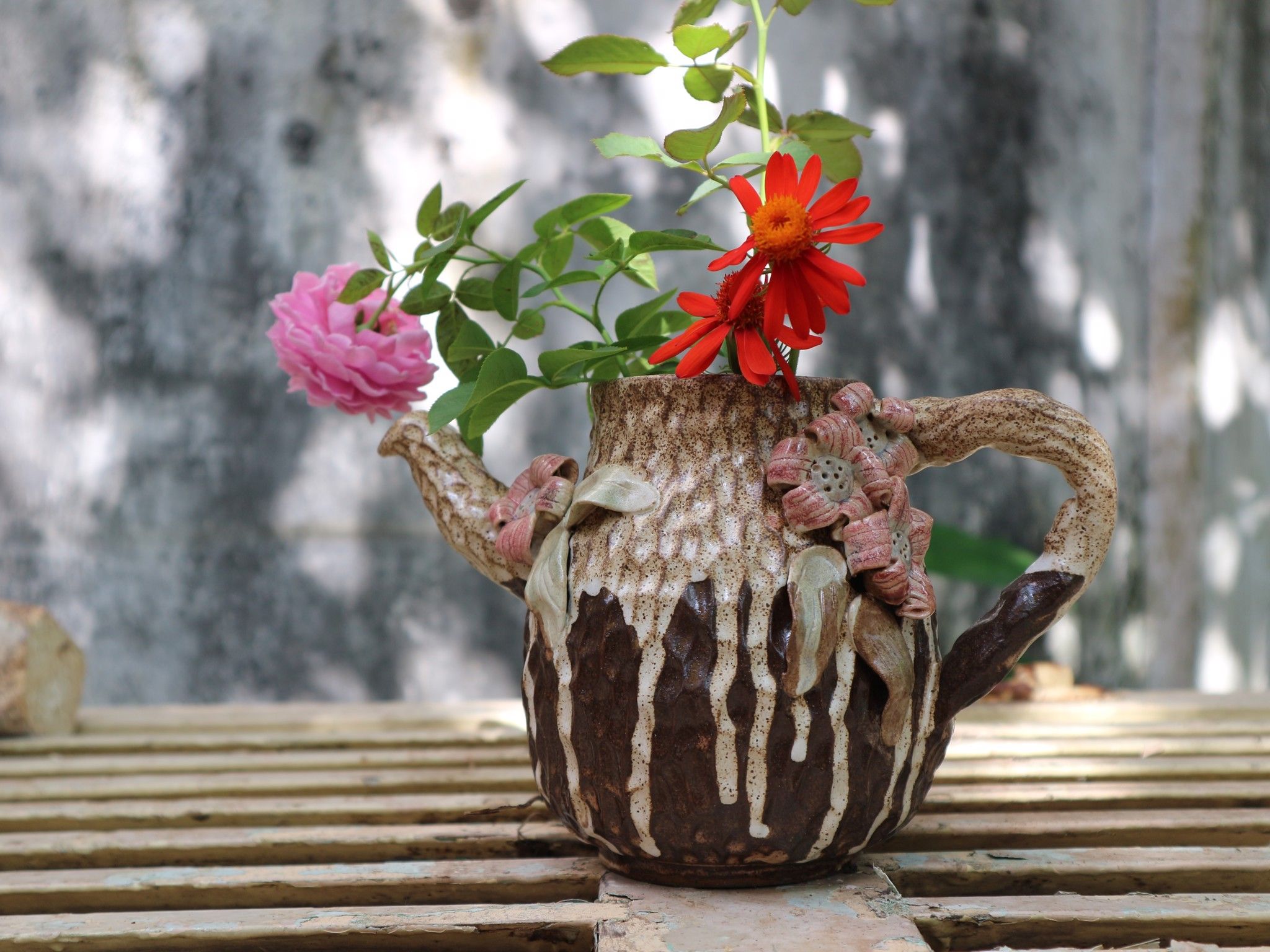  Bình trà vuốt tay, hoa đắp nổi, C 20 x R 11cm 