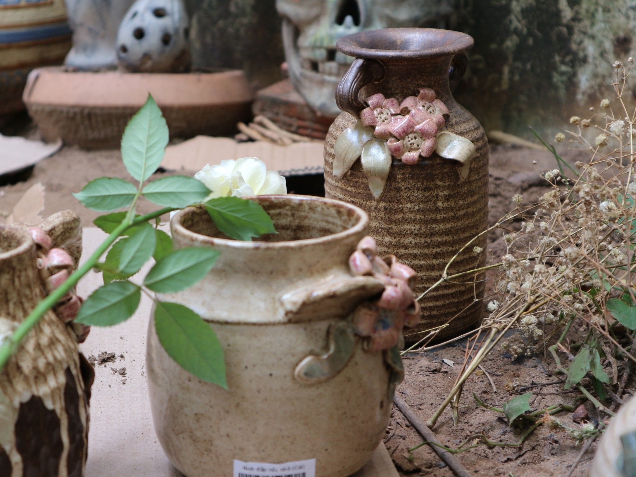 Bình đắp nổi 2 quai, nhỏ H12 cm