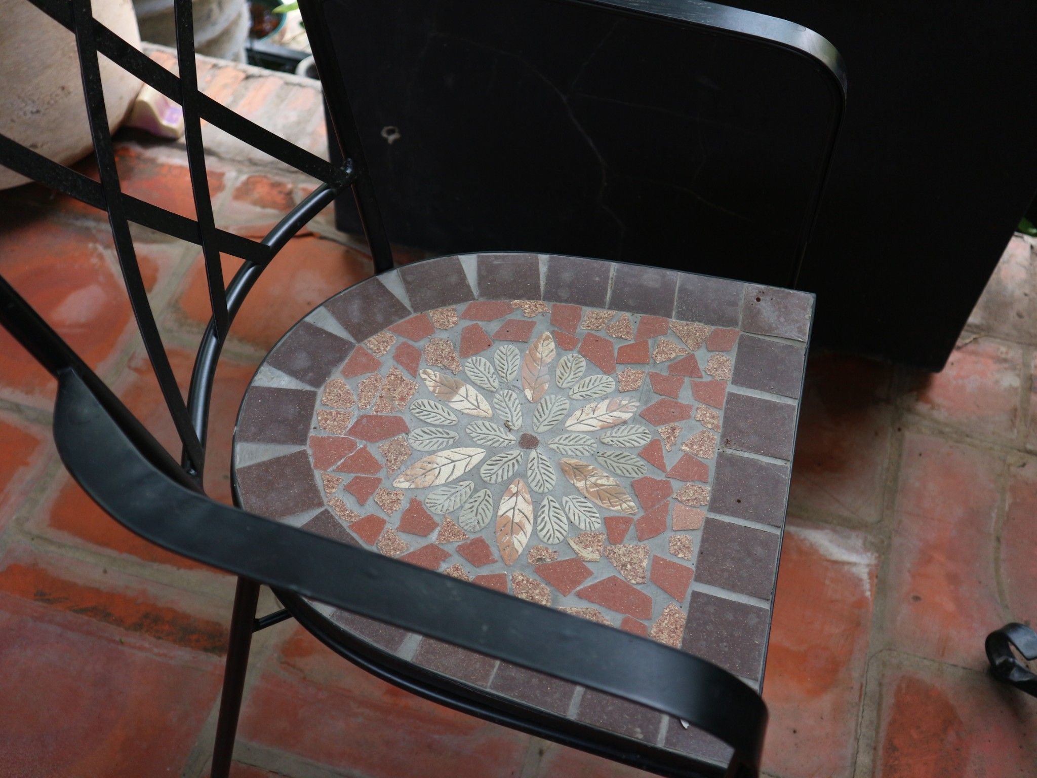 Mosaic hiện đại, mẫu bàn ghế hoa văn số 7
