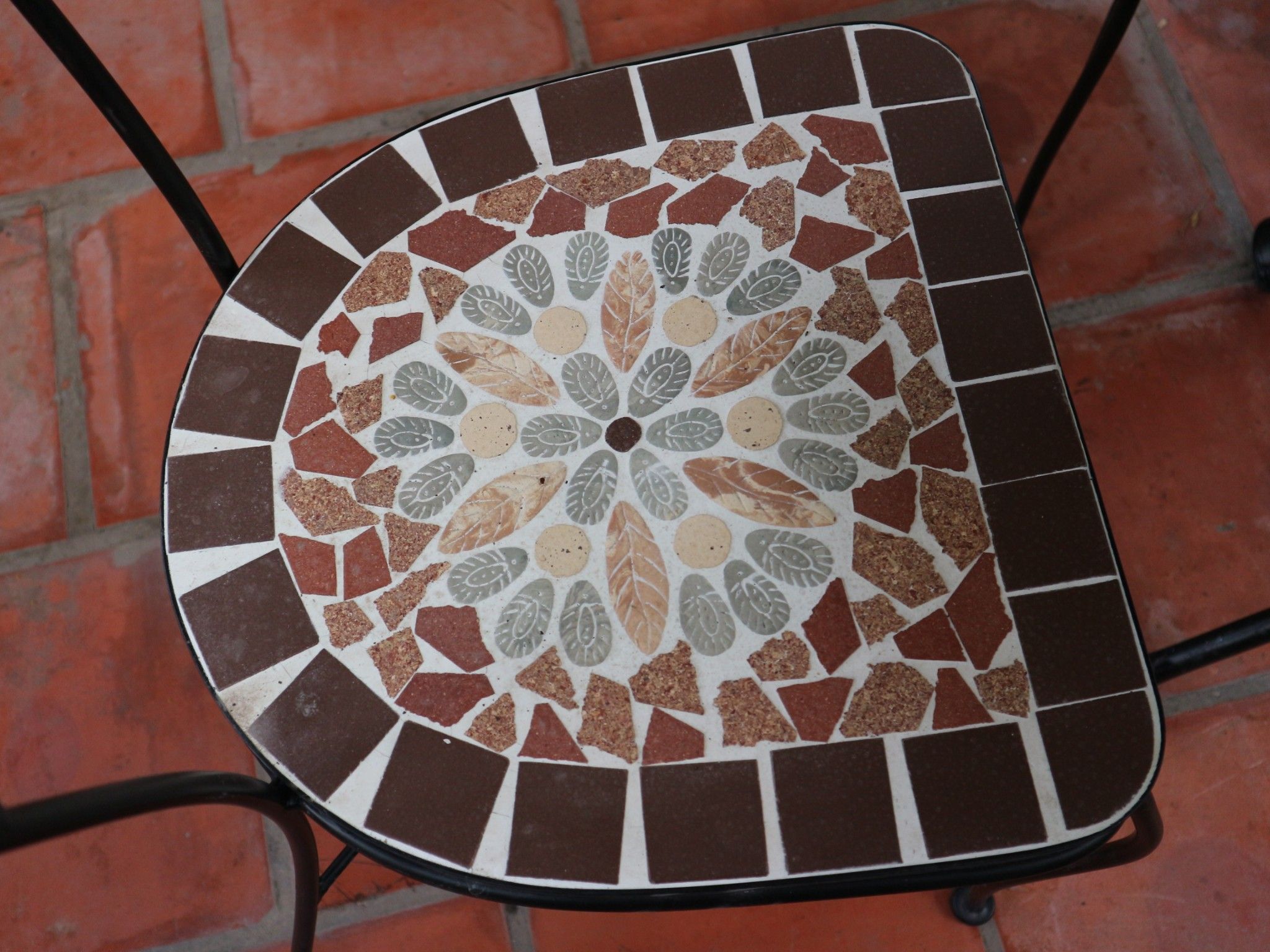 Mosaic hiện đại, mẫu bàn ghế hoa văn số 8