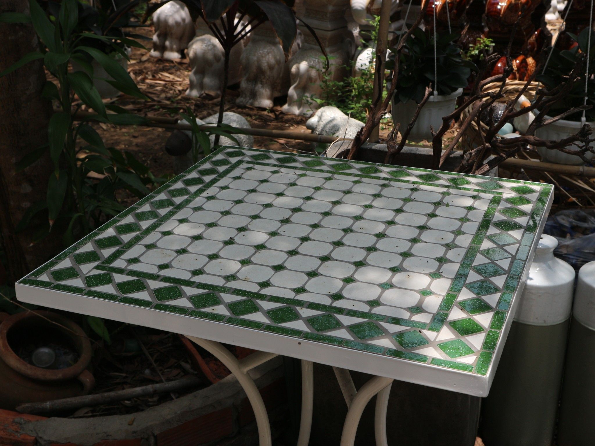 Mosaic hiện đại, mẫu bàn ghế hoa văn số 9