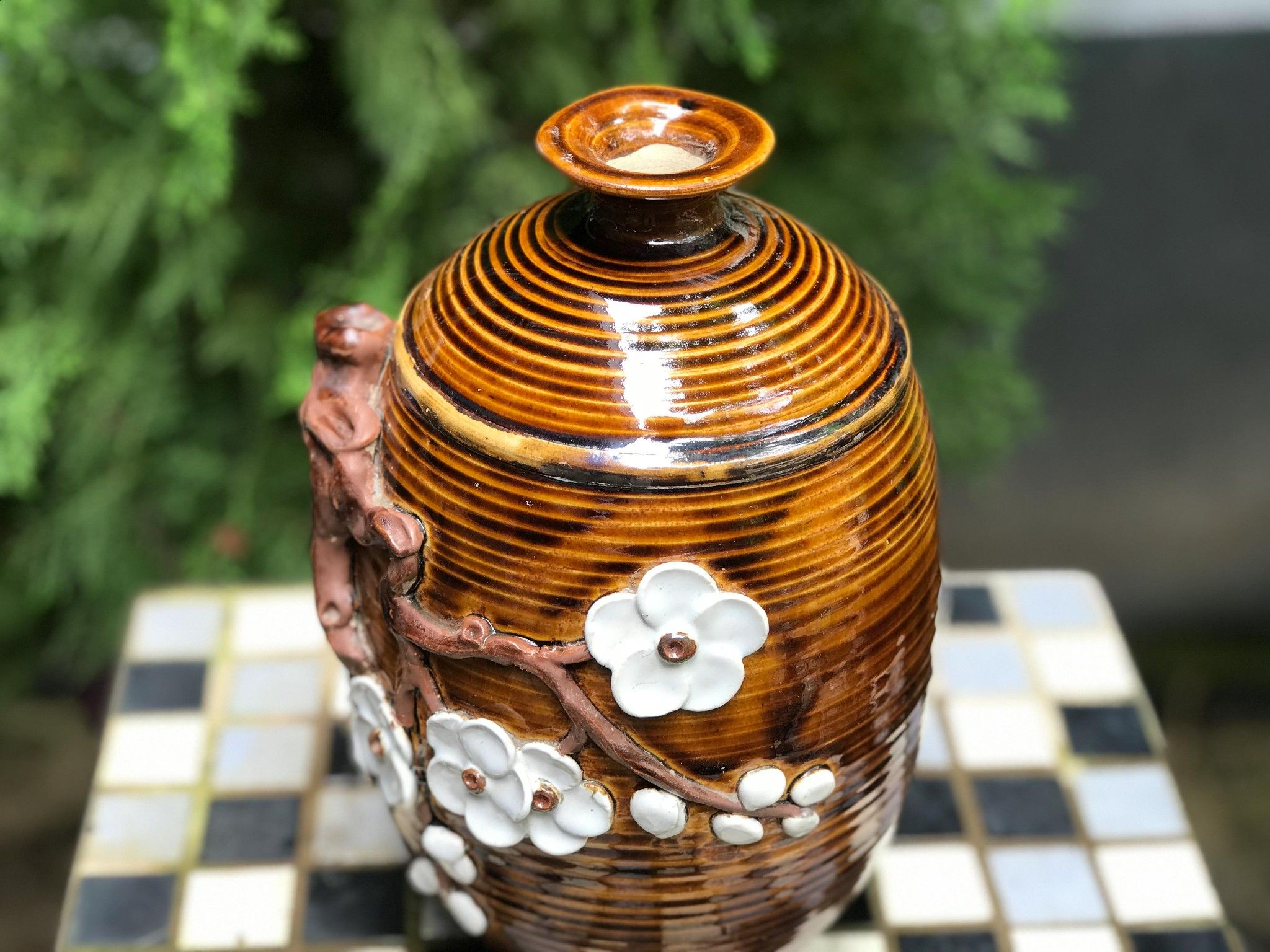 Bình bầu miệng nhỏ, đắp nổi, R15xC13 cm