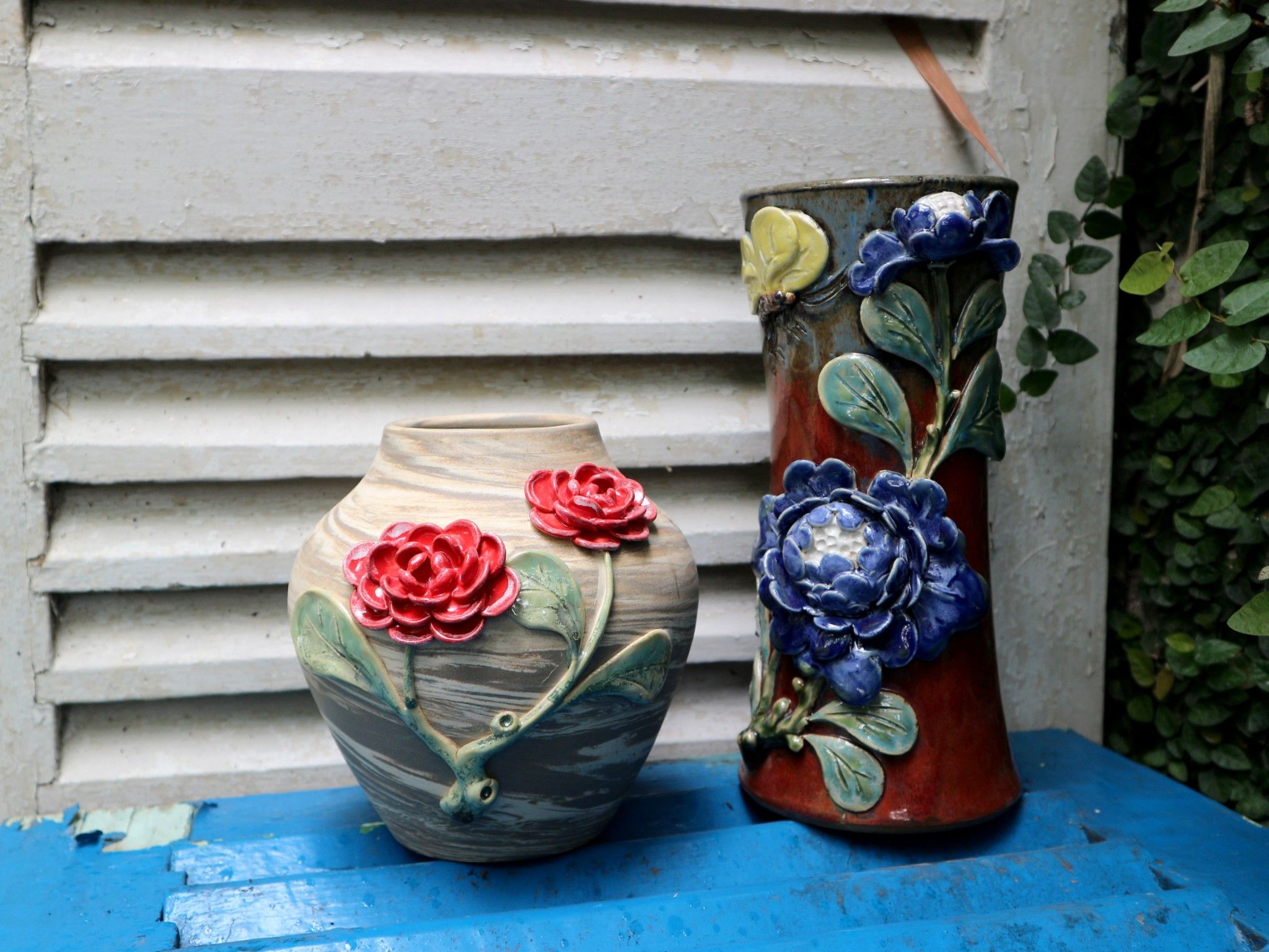 Bình ù vuốt tay, hoa đắp nổi, C15 x R8cm-1008d1y650