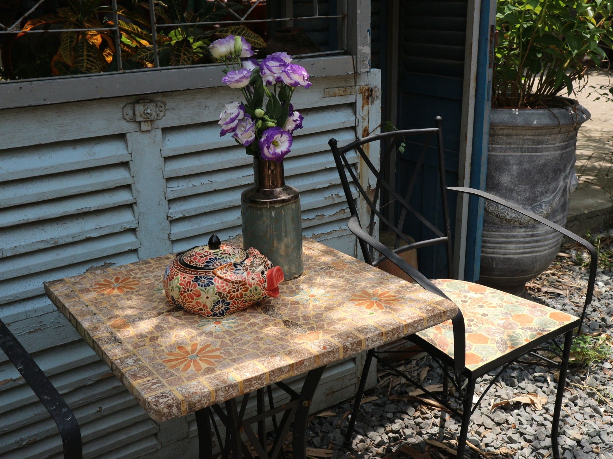Mosaic cổ điển, Mẫu bàn gốm 60x60 và ghế cao
