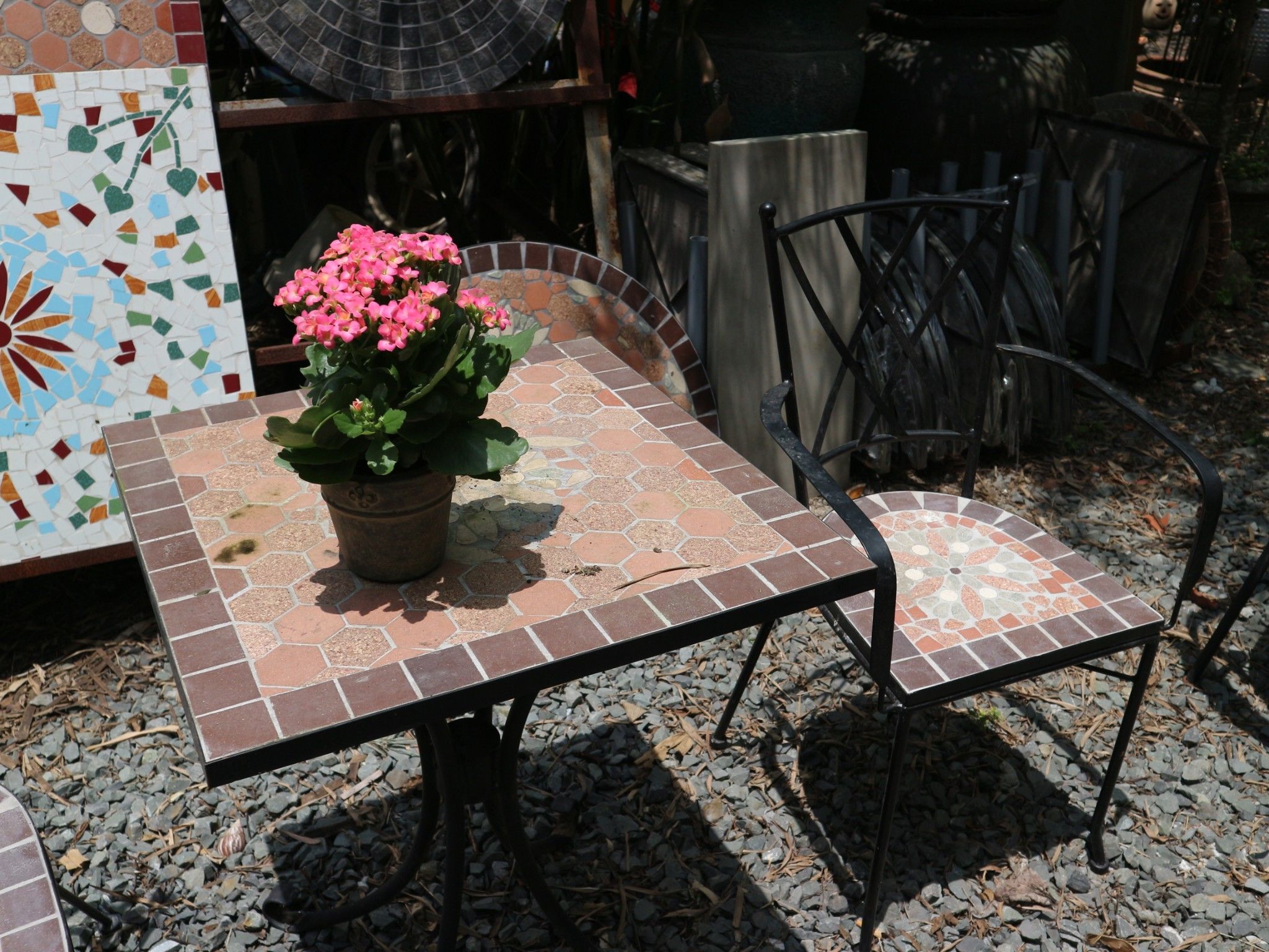 Mosaic hiện đại, Mẫu bàn gốm vuông 60x60 và ghế cao