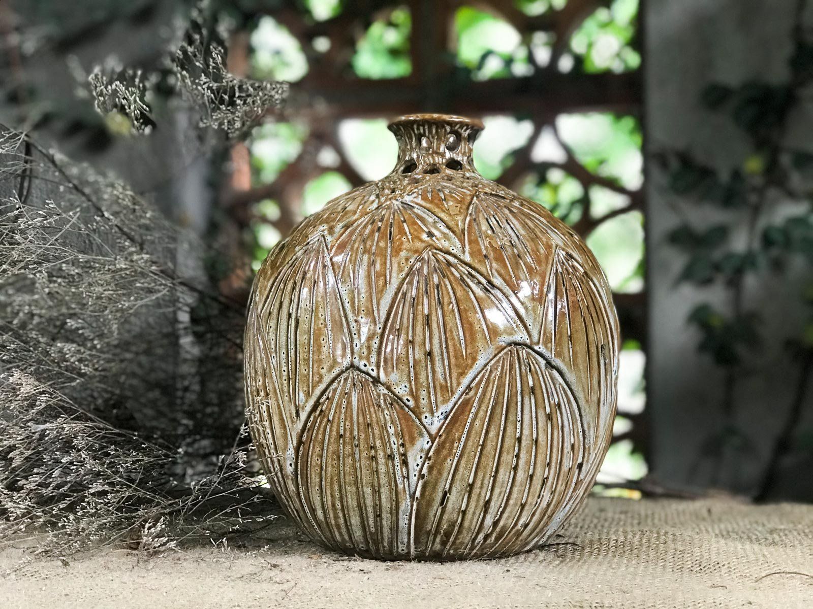 Bình khắc bầu cổ nhọn, H21cm