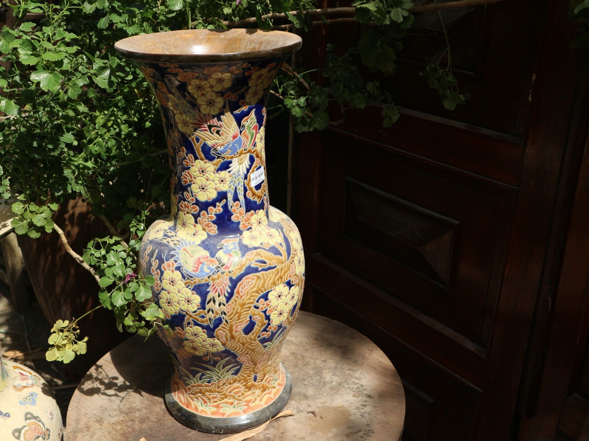 Bình gốm mỹ nghệ, họa tiết mai điểu, xanh cobalt, H60 cm