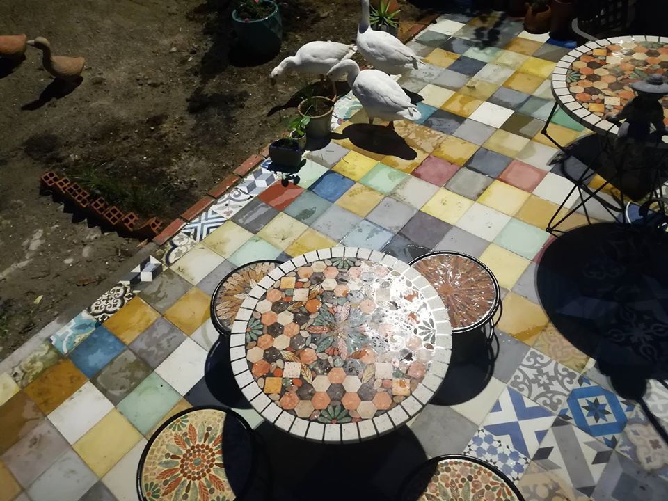 Mosaic cổ điển, mặt bàn gốm tròn hoa văn số 1