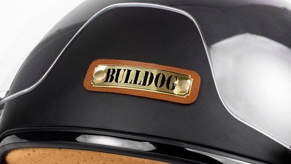 Bulldog pom đen bóng