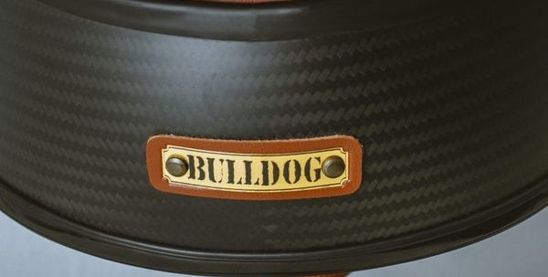 Bulldog clasico II đen bóng