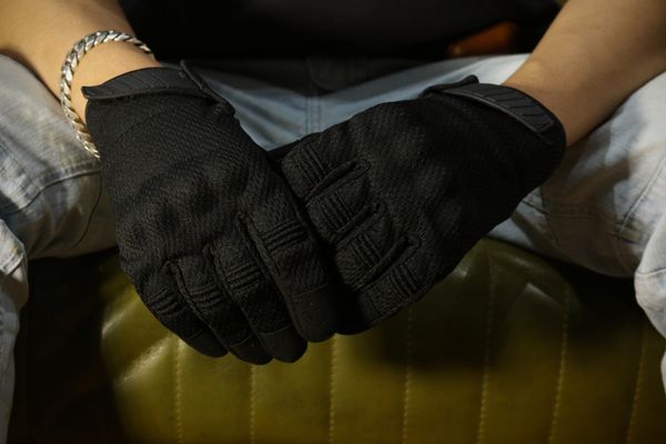 Găng tay raw dài đen