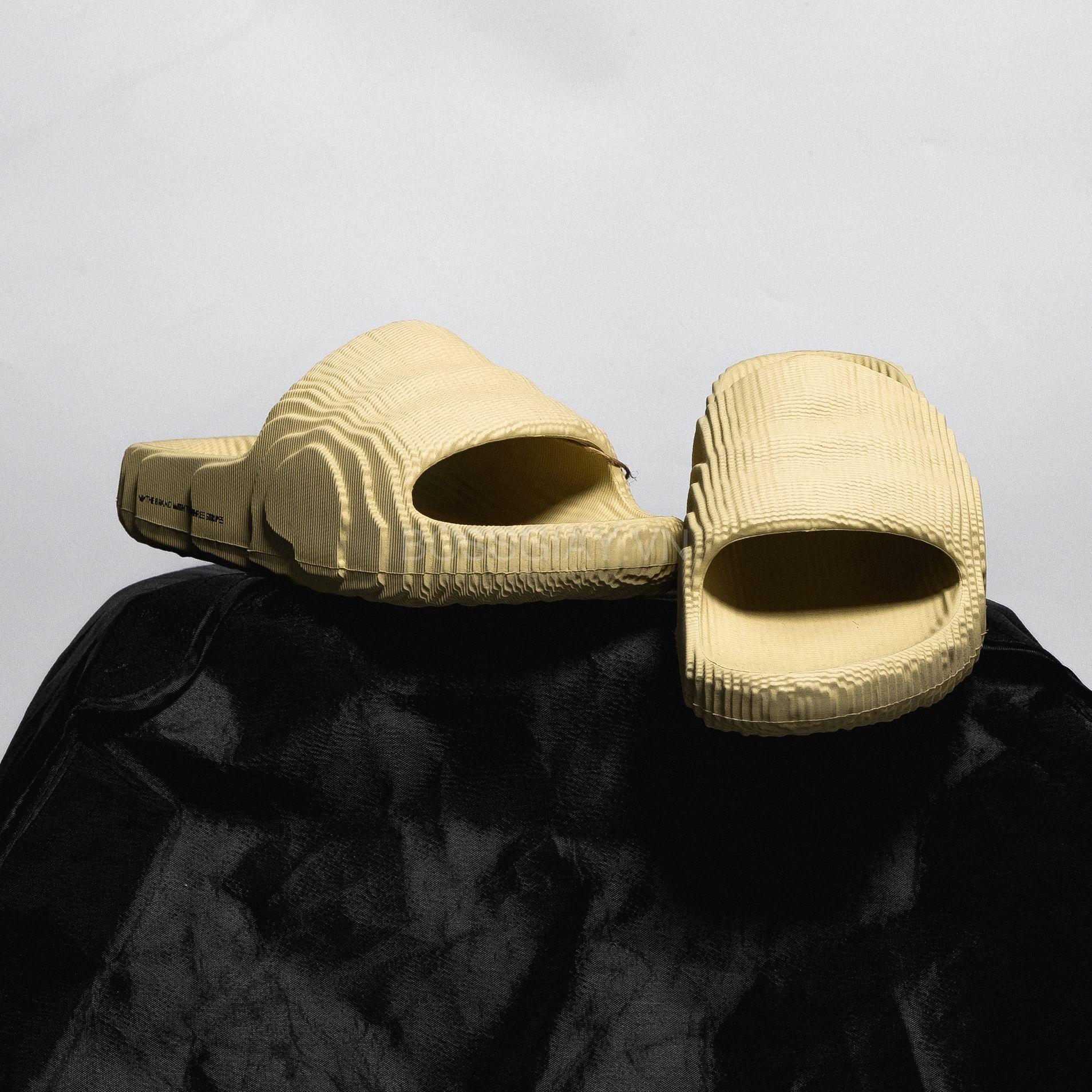  [GX6945]  Adidas Adilette 22 Slides 'Desert Sand' 