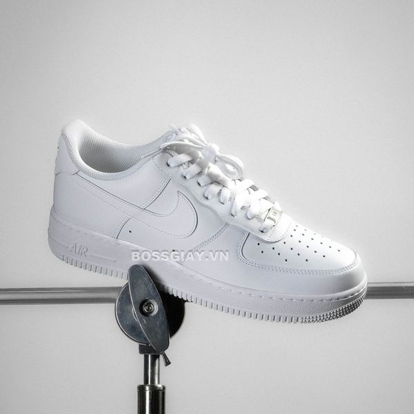  Nike Air Force 1 07 Triple White 