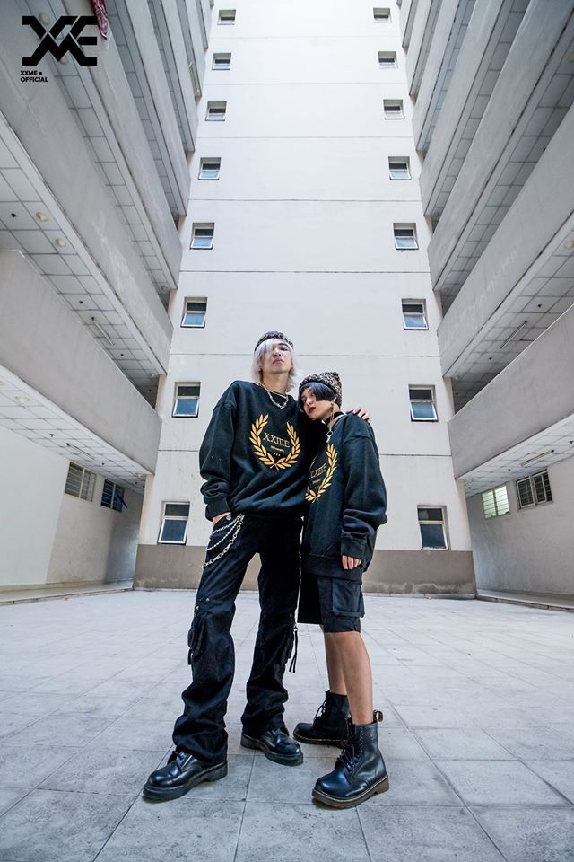 University Sweater - Đen