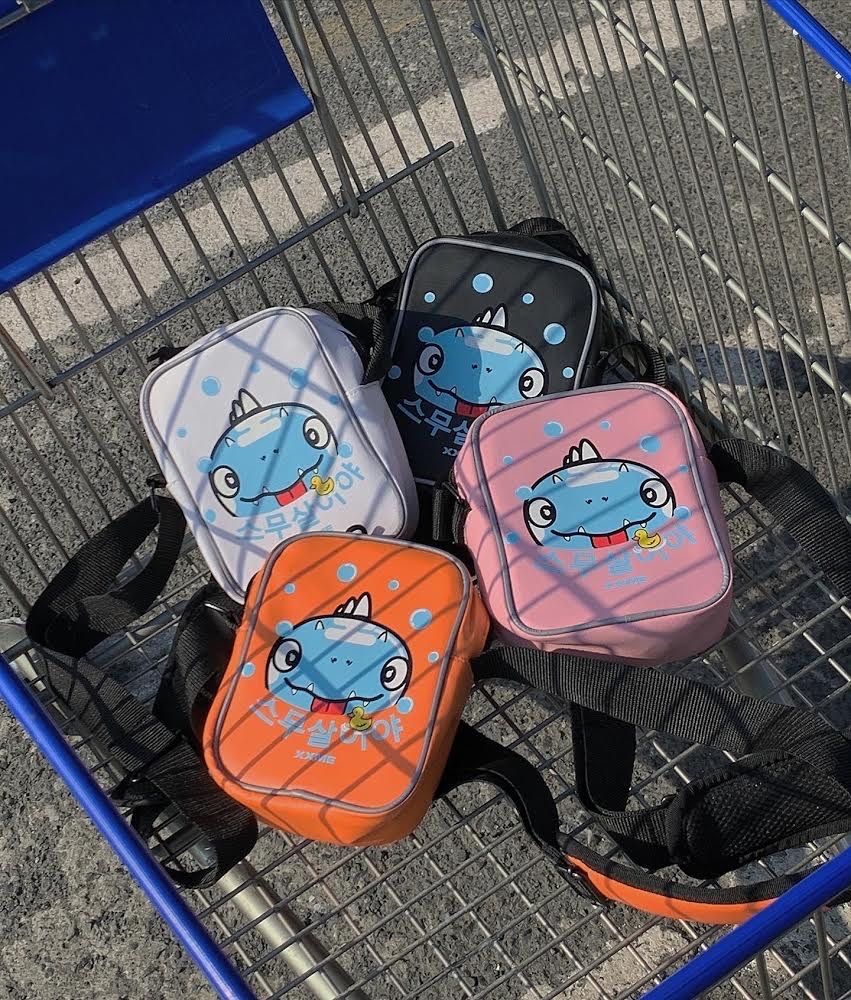 RAWR in bath Shoulder Bag - Pink