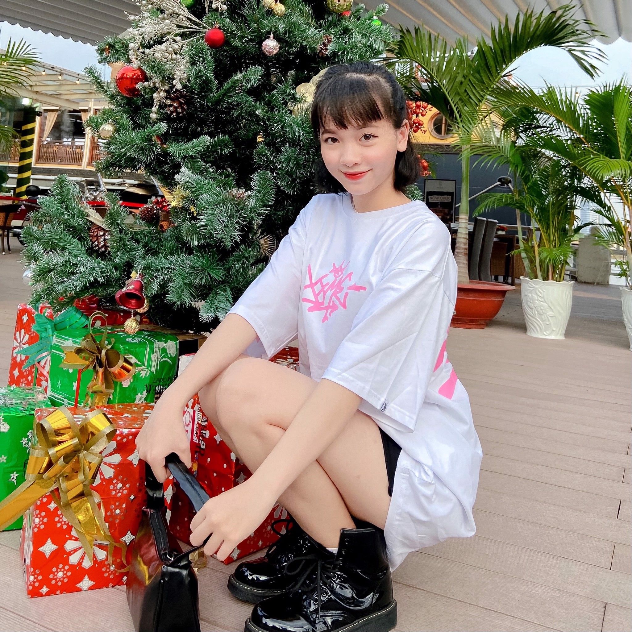 Áo Thun Pink Ver. Big Icon - White