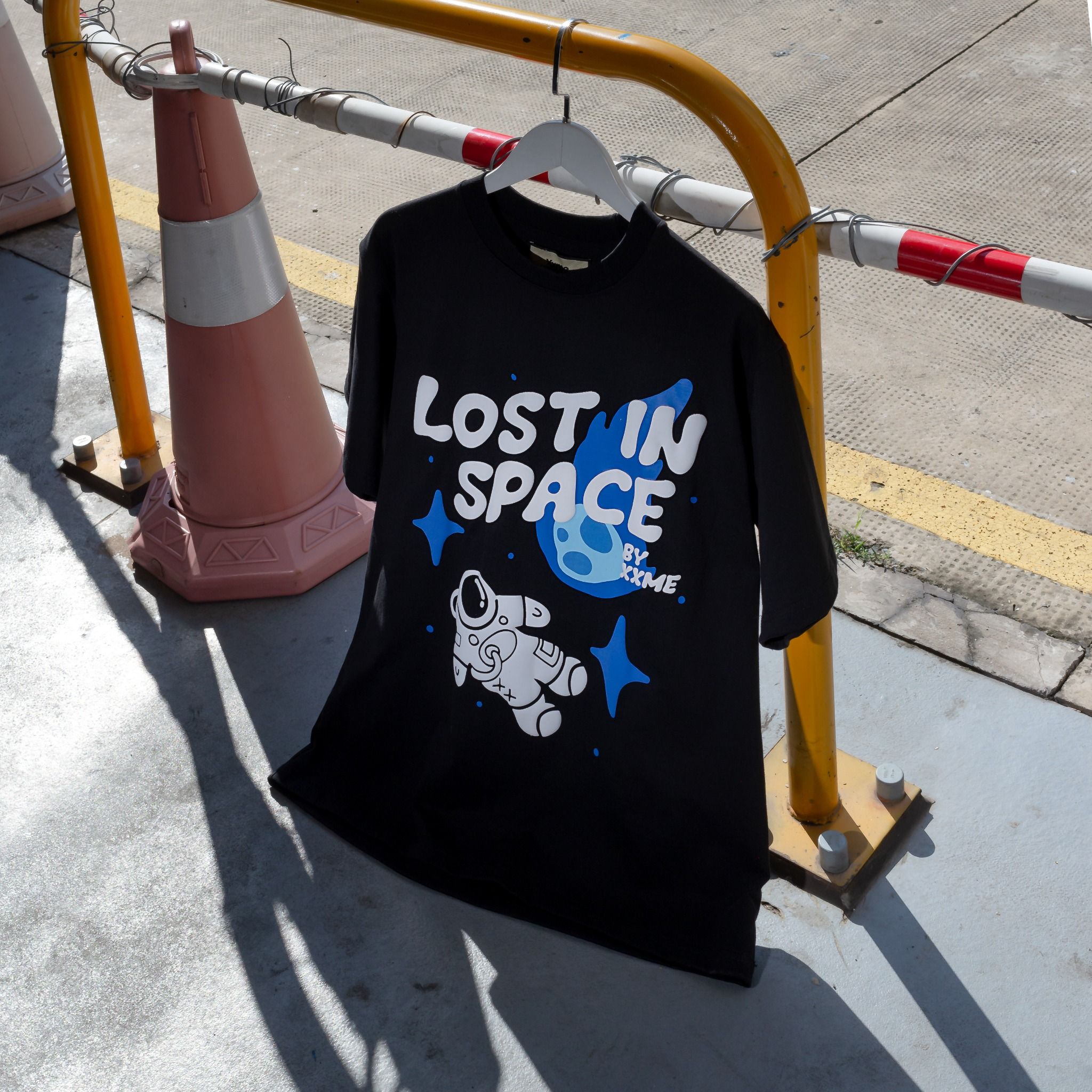  Áo Thun Lost In Space - Black 