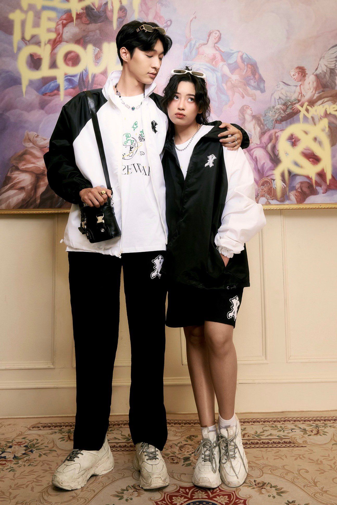 Áo Khoác Logo Monogram Raglan – White