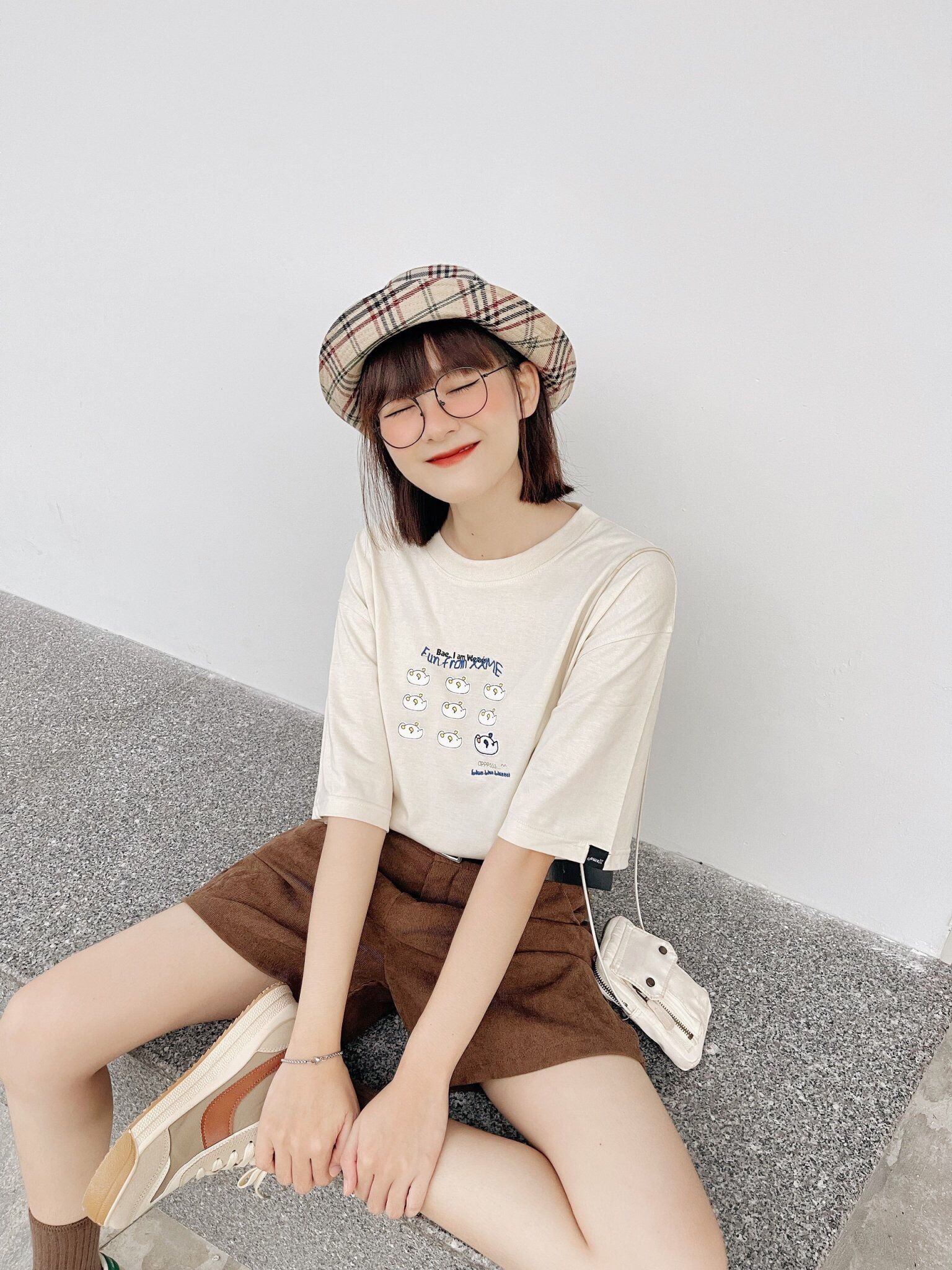 Áo Thun Weeé Oops – Beige