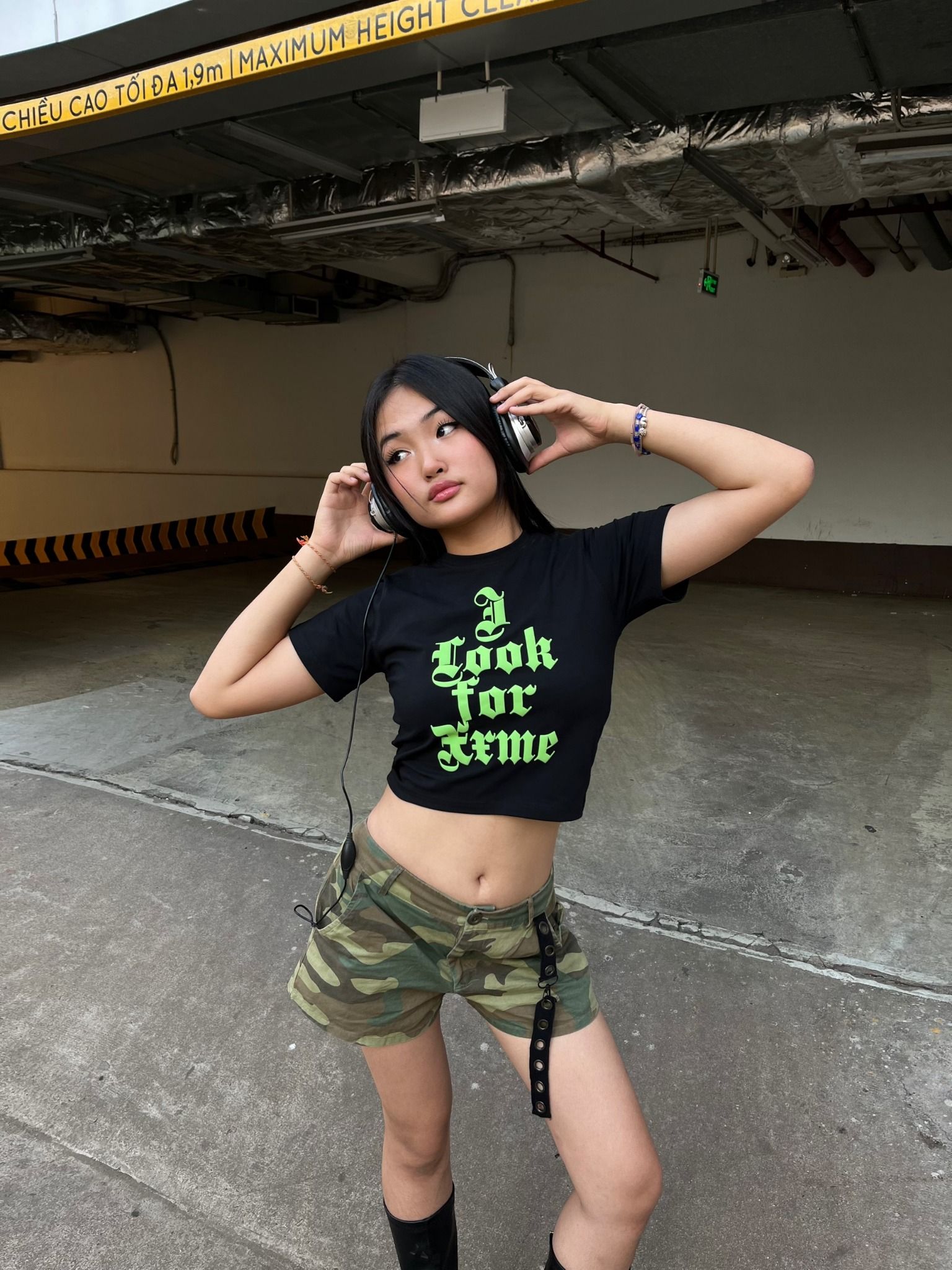 Áo Thun Nữ ILFXX - Black
