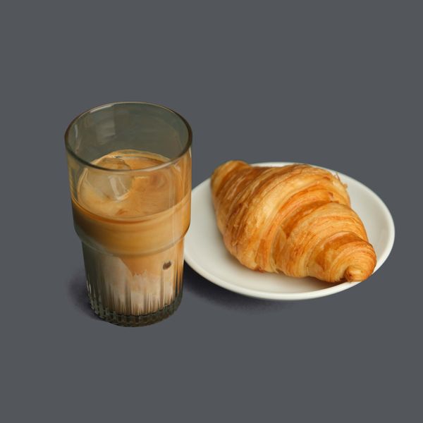  Latte đá & bánh Croissant 