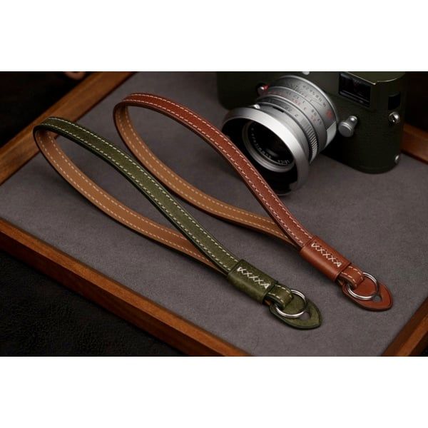 Dây máy ảnh Monsieur đeo tay Essential