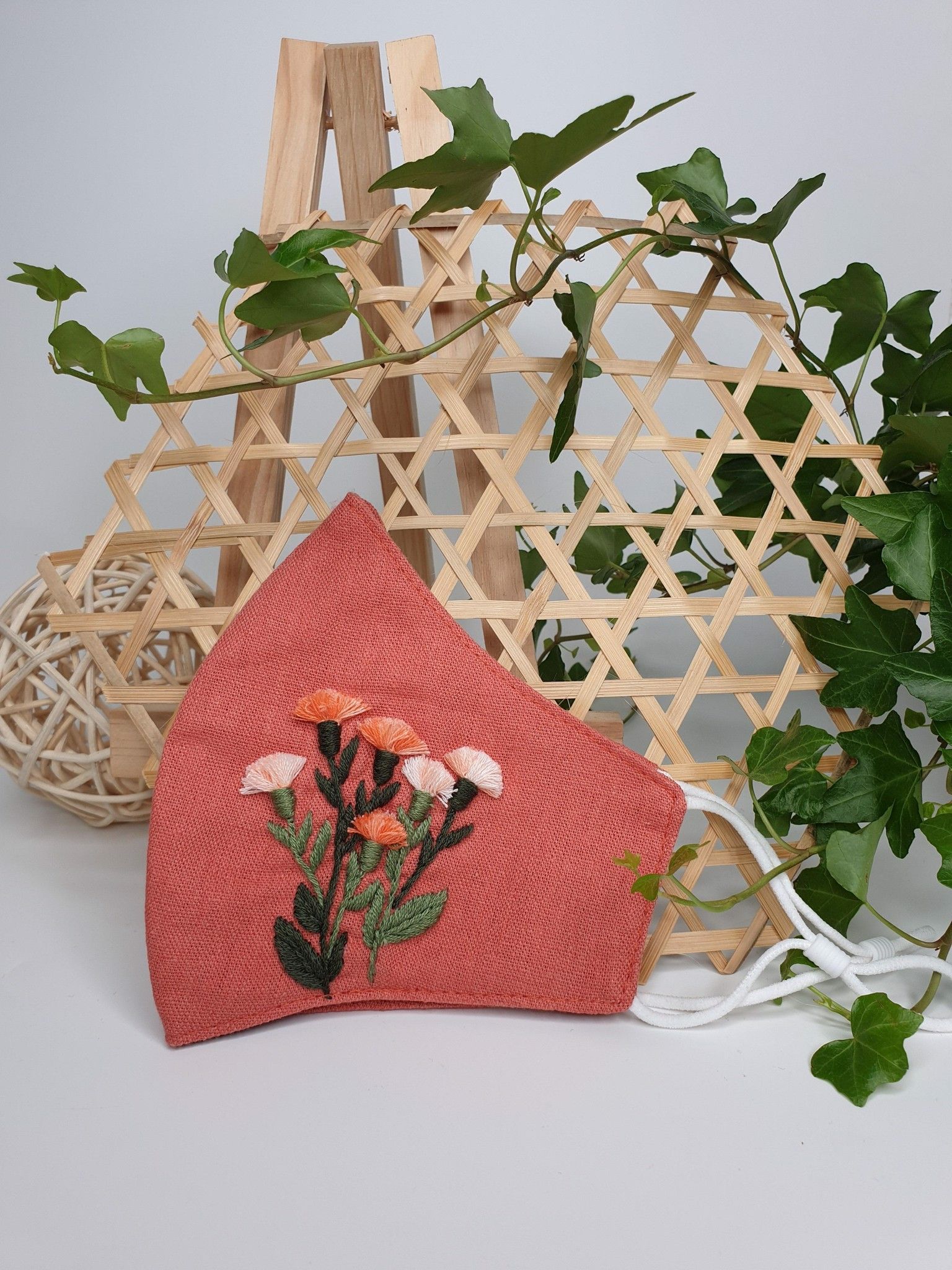 Khẩu trang thêu tay vải linen Jeslyn JL120