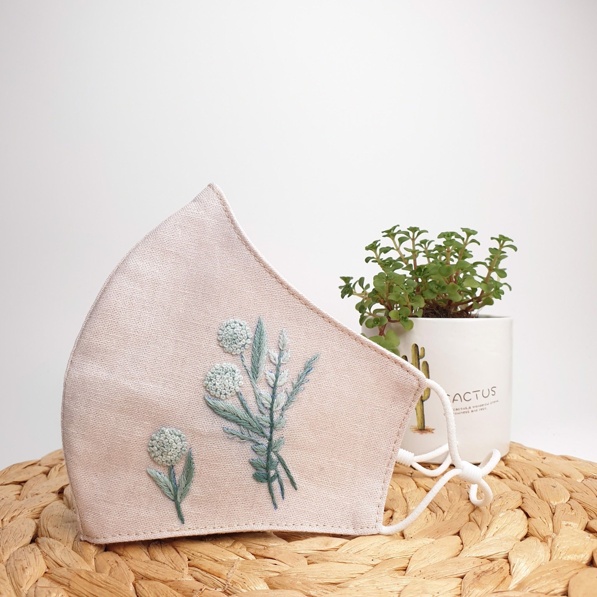 Khẩu trang thêu tay vải linen Jeslyn JL138