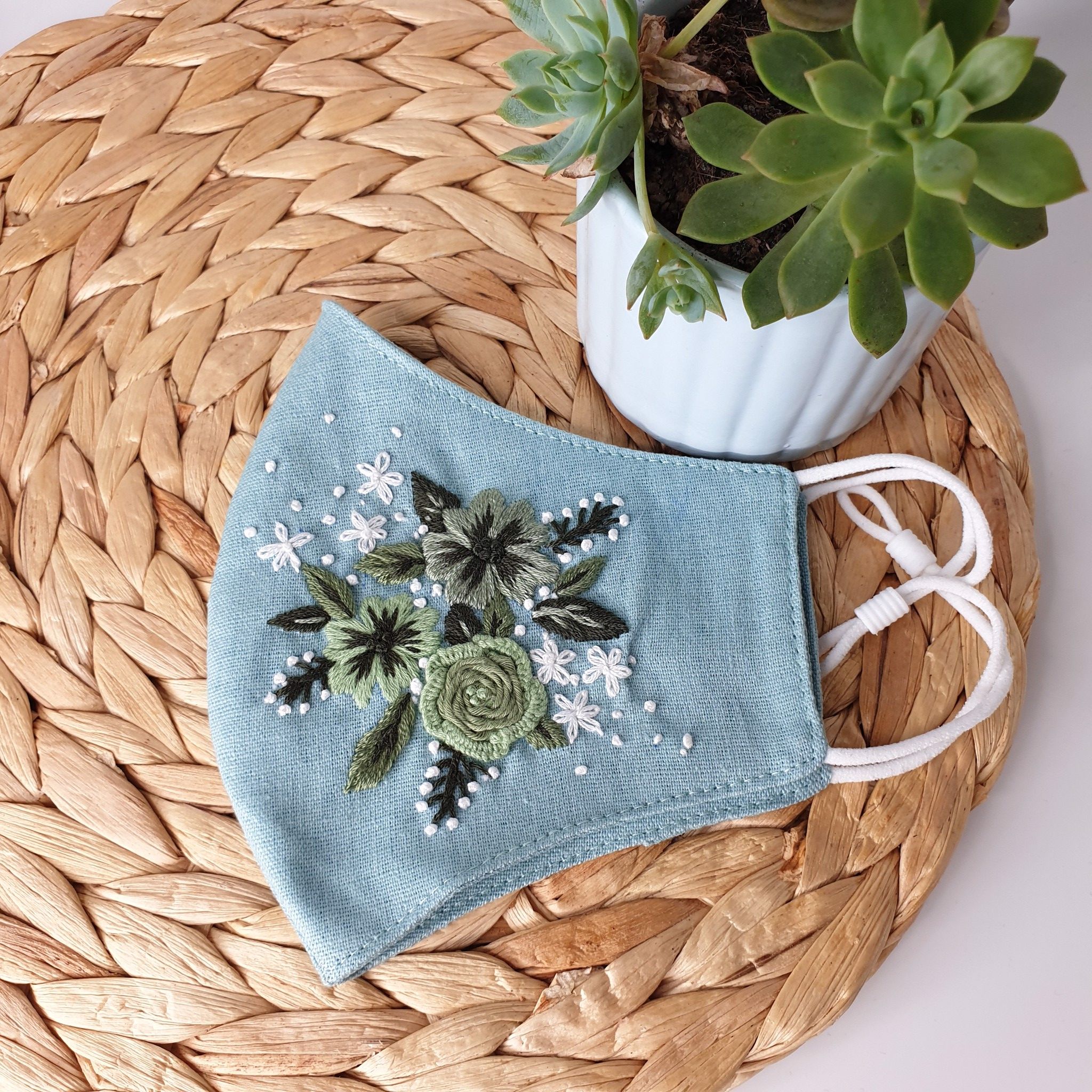 Khẩu trang thêu tay vải linen Jeslyn JL189X