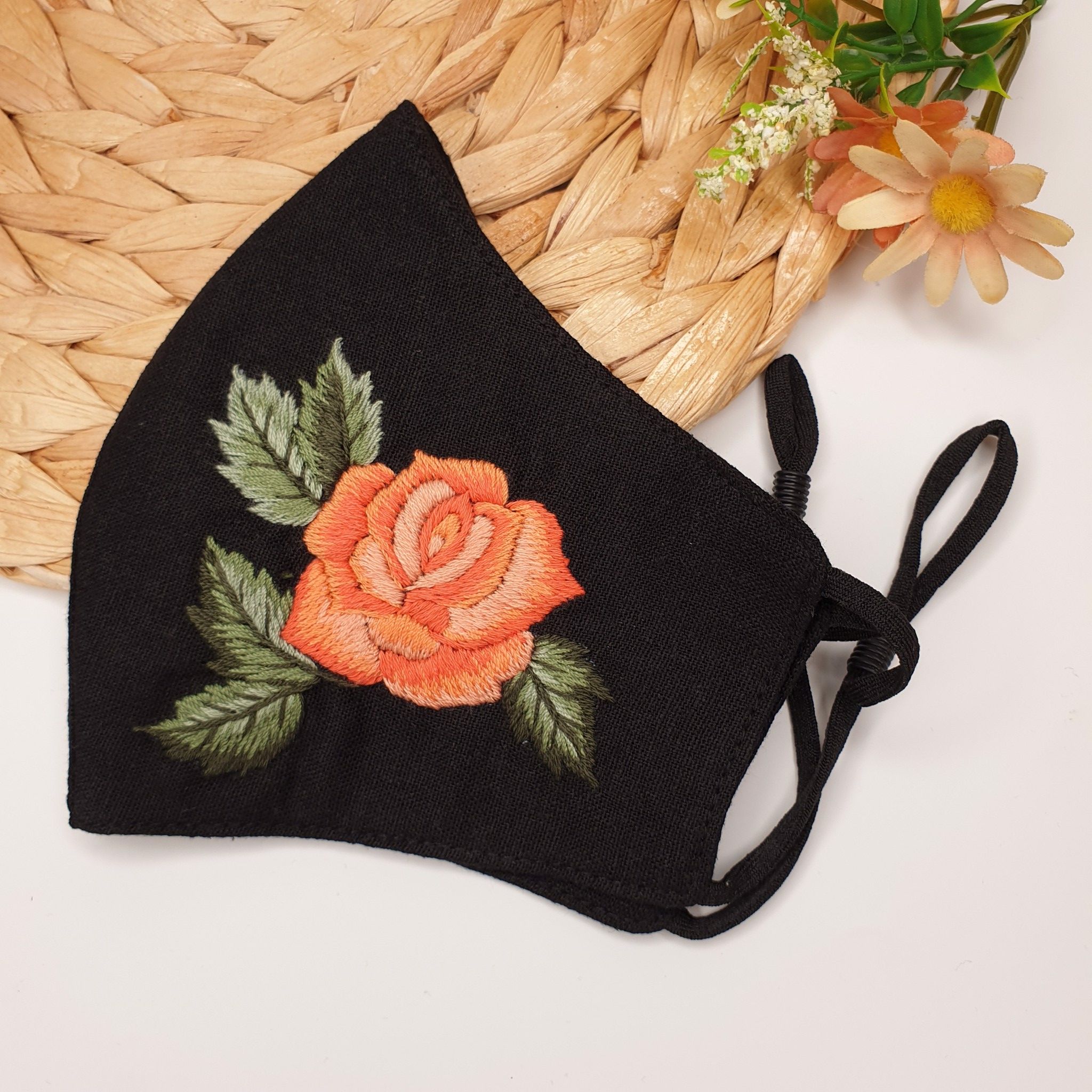 Khẩu trang thêu tay vải linen hình hoa hồng Jeslyn JL38