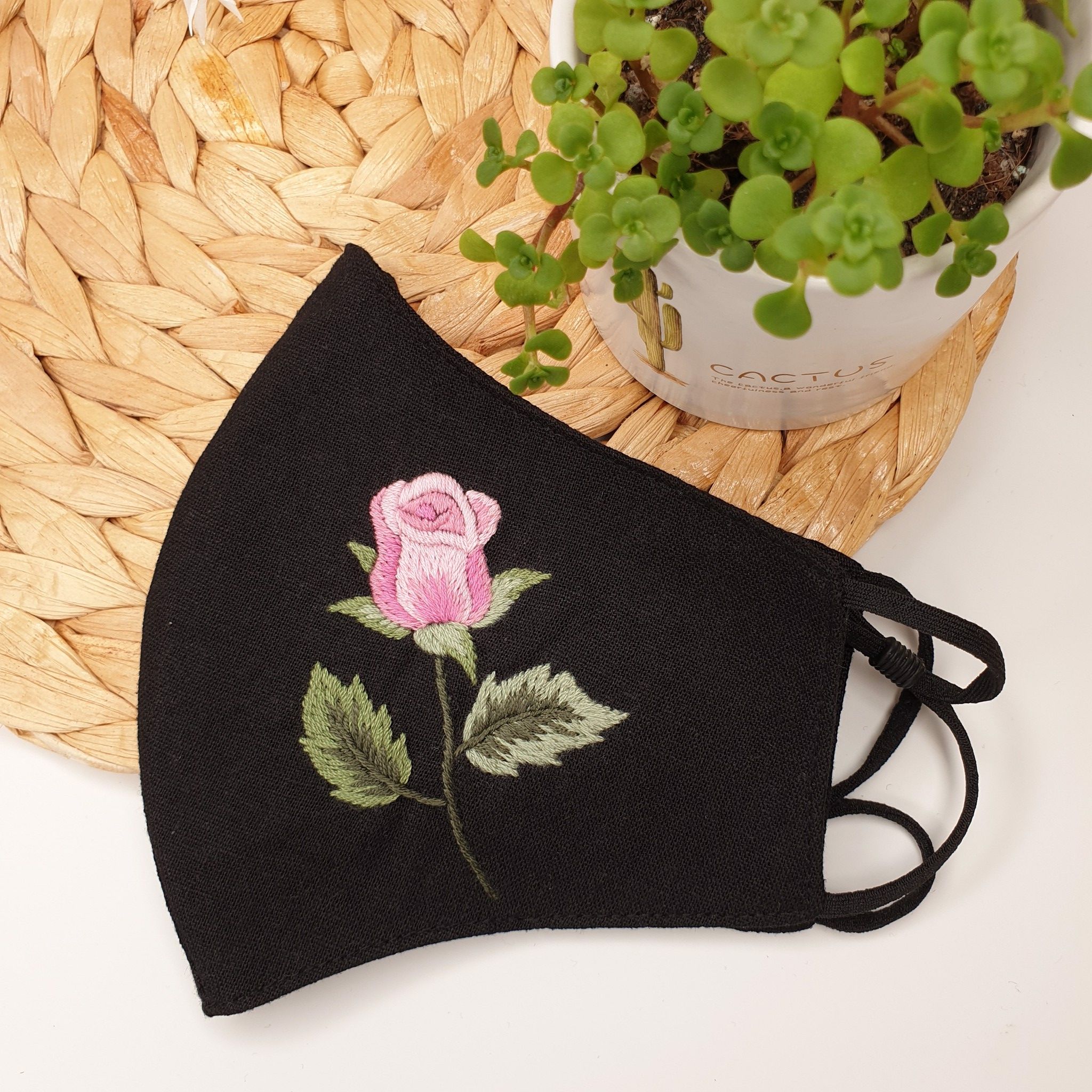 Khẩu trang thêu tay vải linen hình hoa hồng Jeslyn JL178