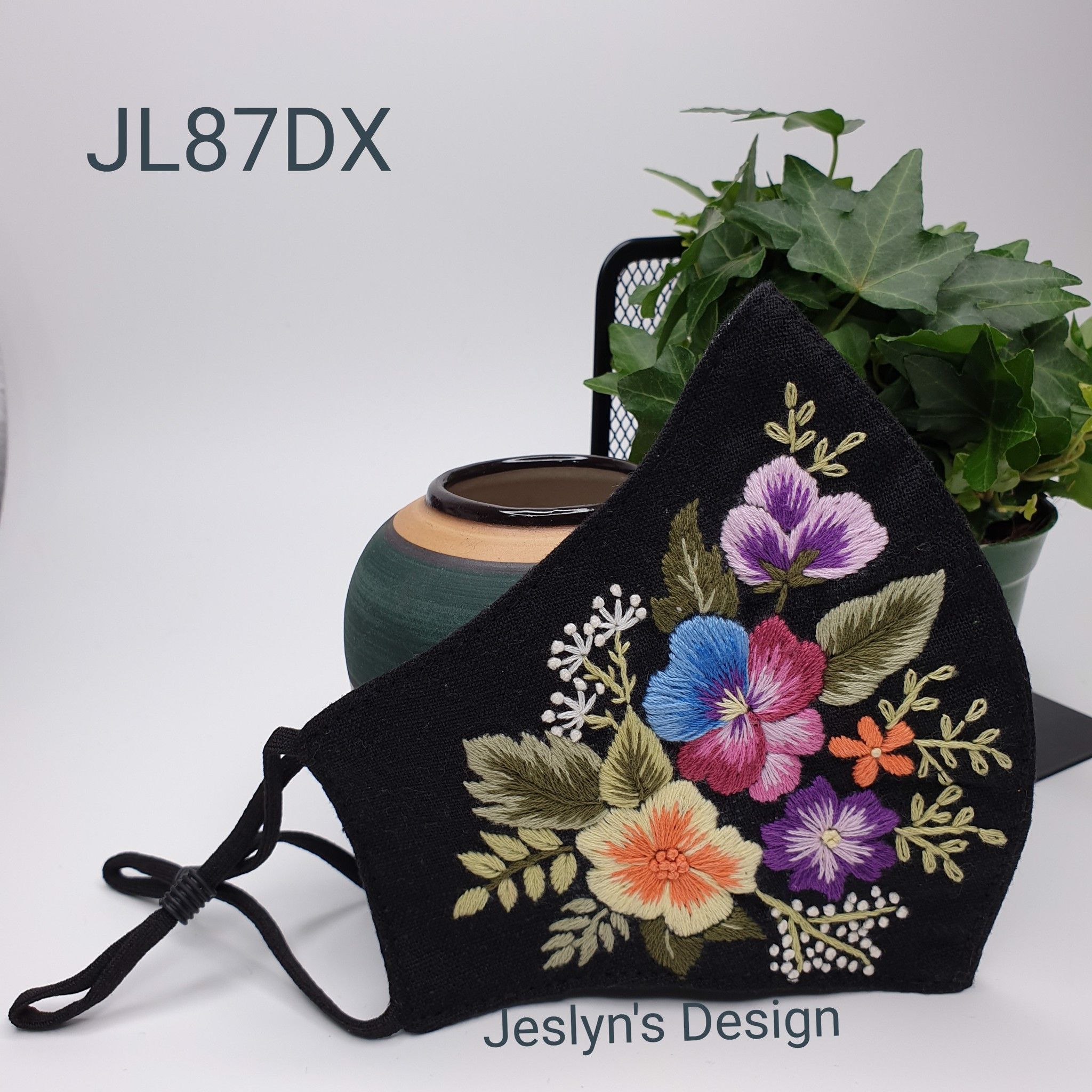 Khẩu trang thêu tay vải linen Jeslyn 87DX