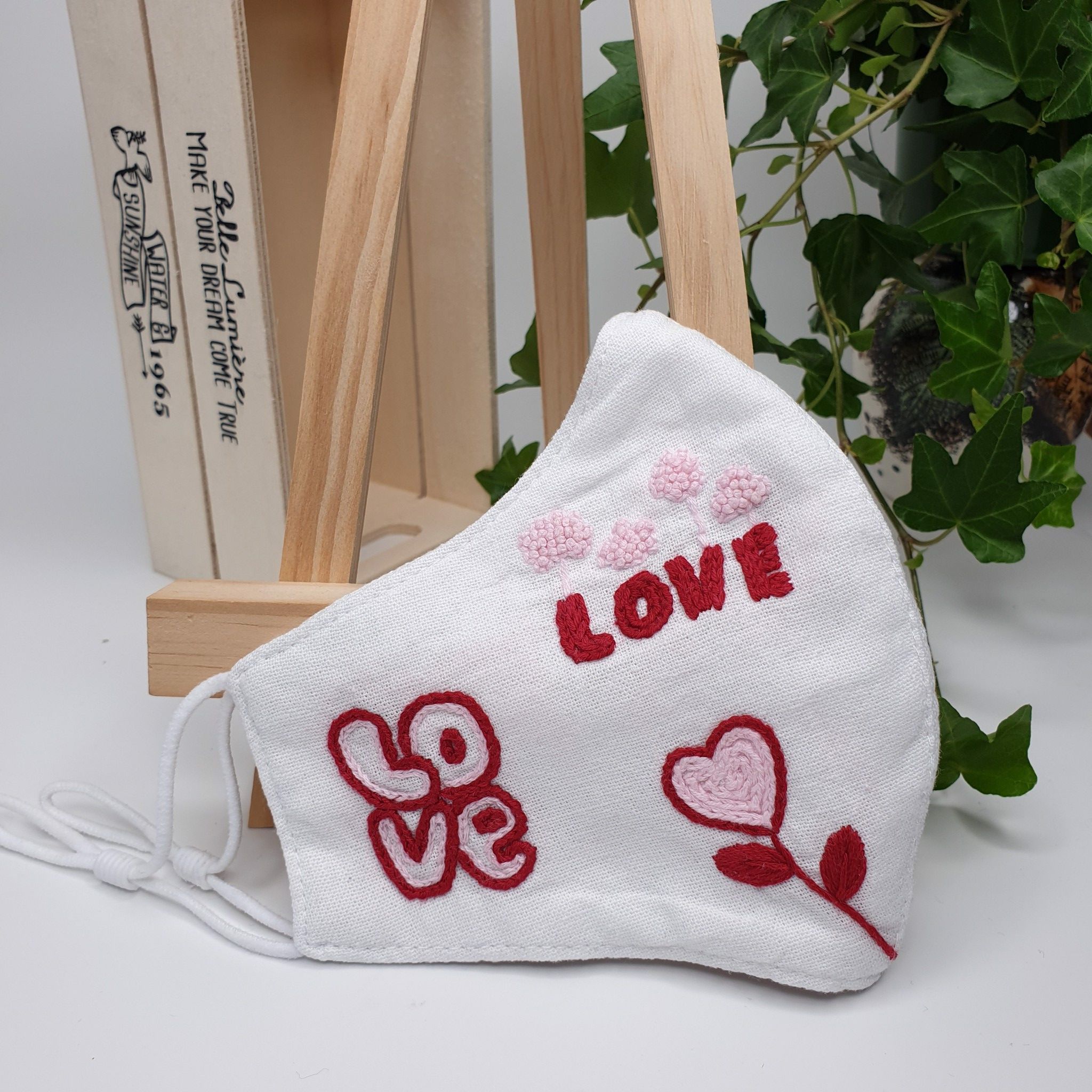 Khẩu trang thêu tay vải linen Jeslyn JL72X