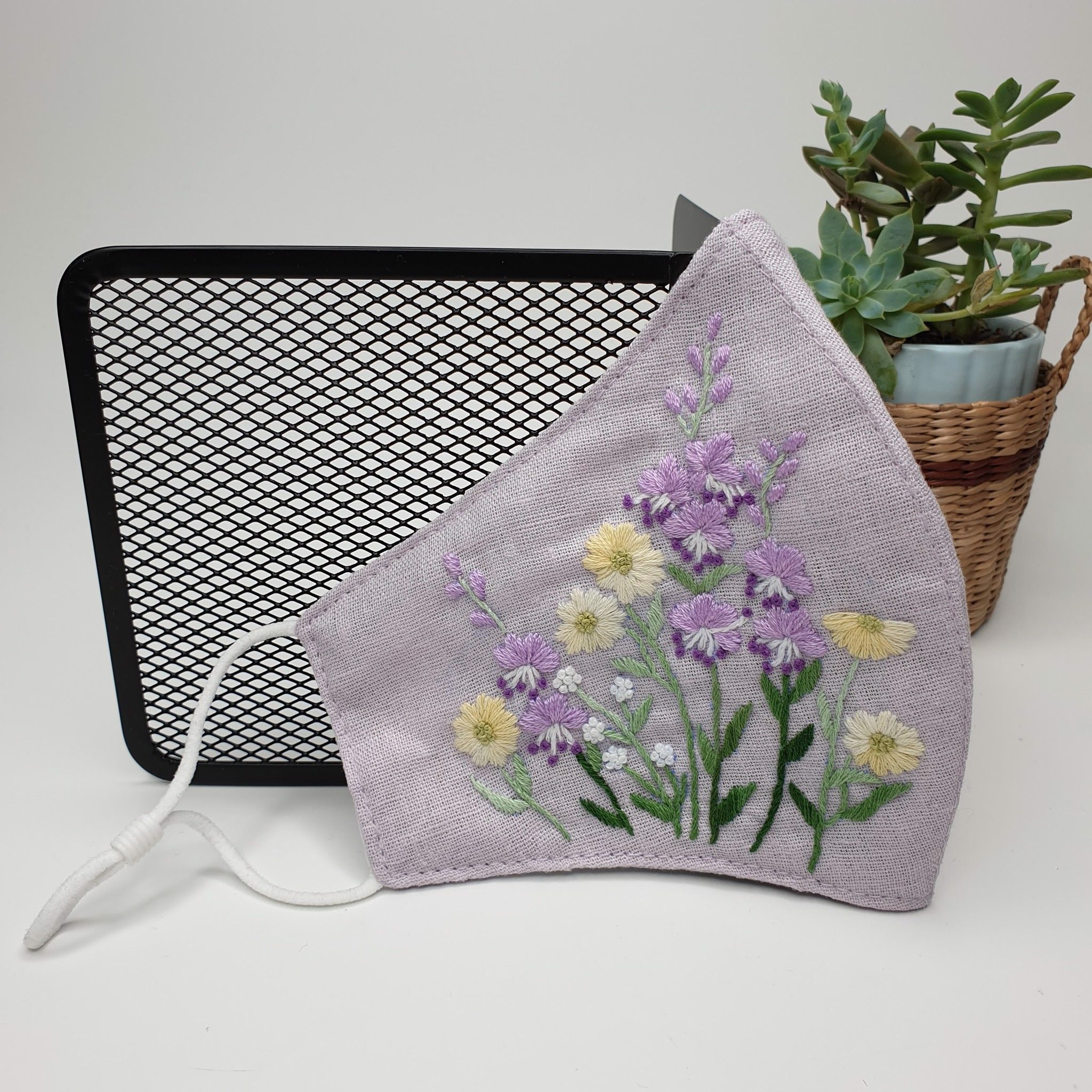 Khẩu trang thêu tay vải linen Jeslyn 198DX