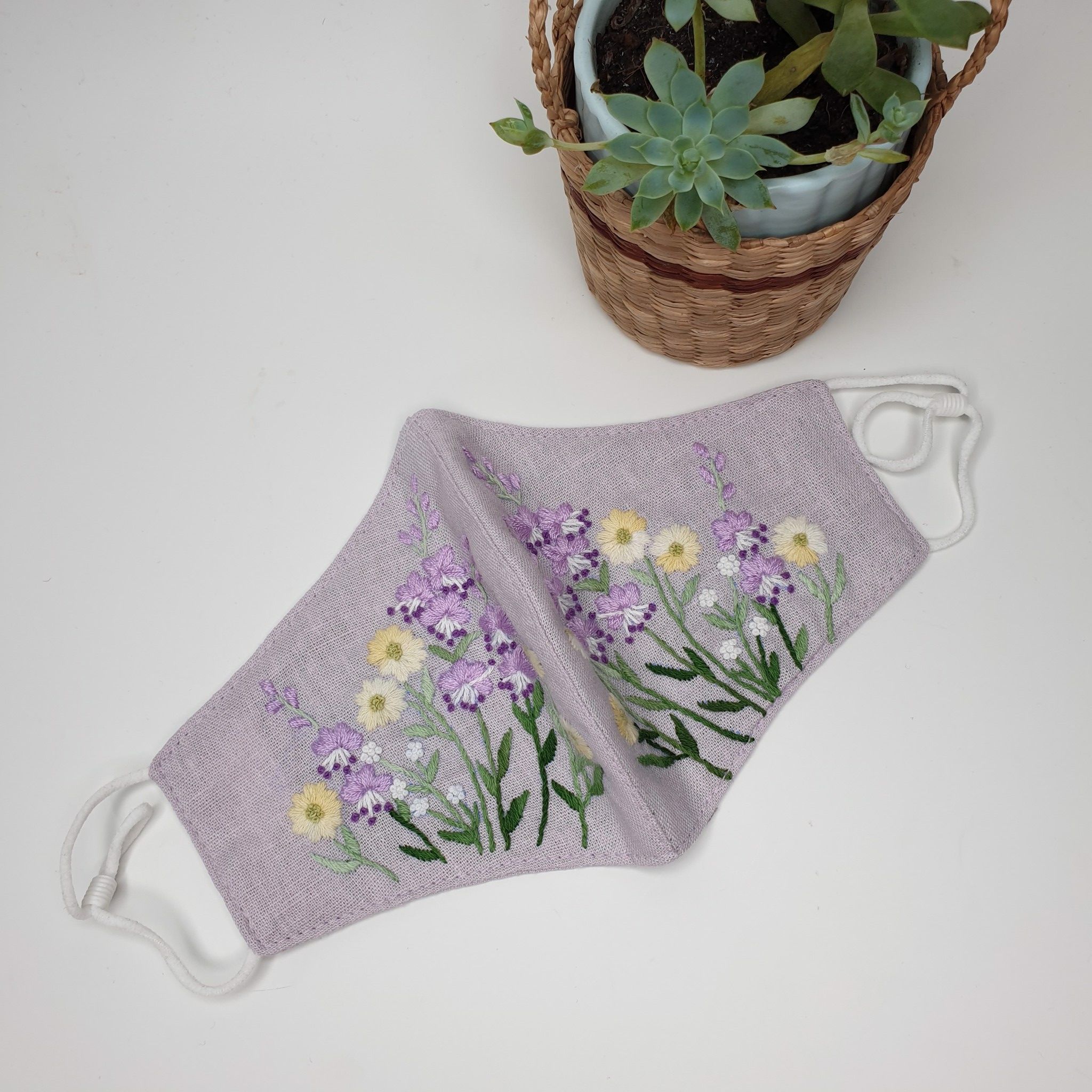 Khẩu trang thêu tay vải linen Jeslyn 198DX