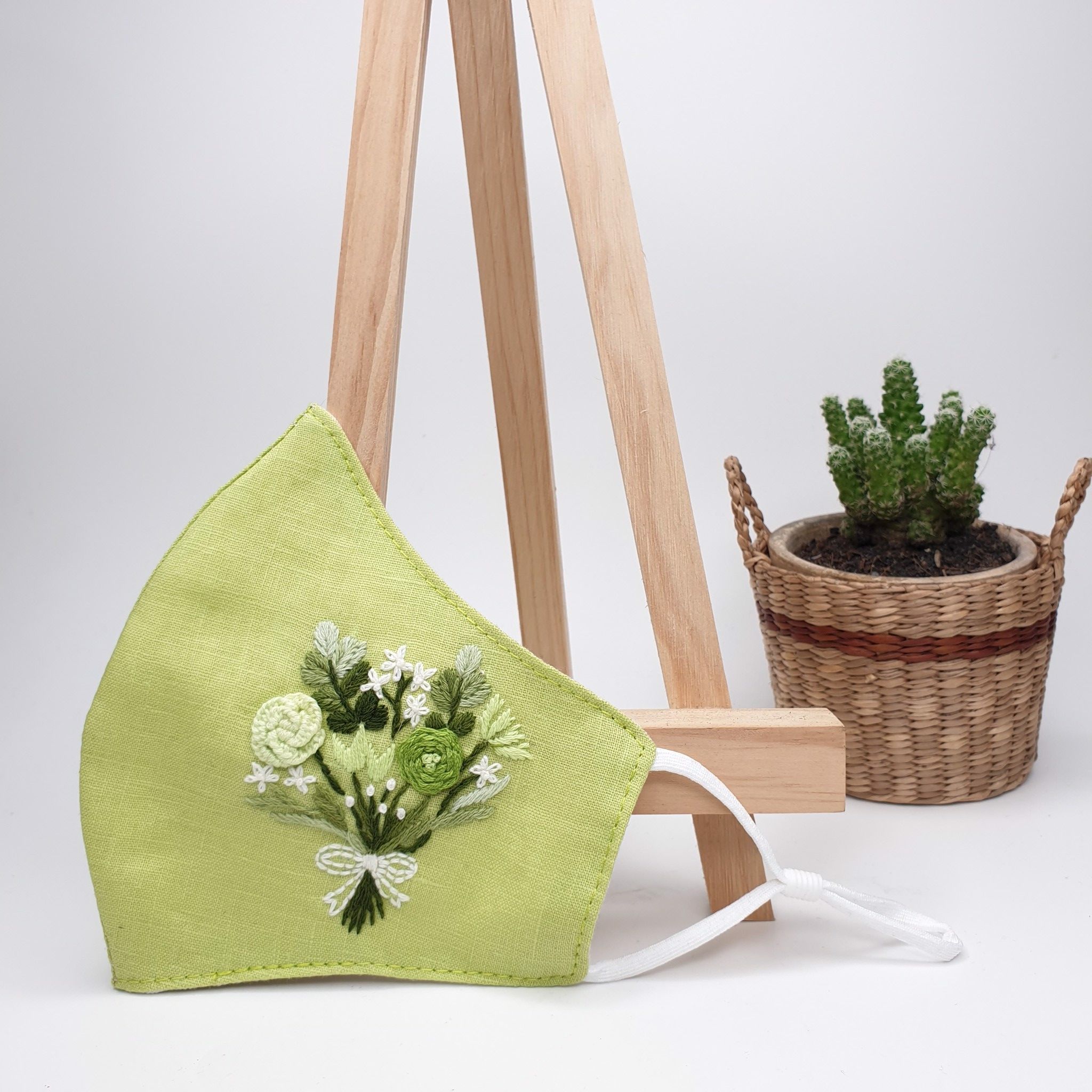 Khẩu trang thêu tay vải linen Jeslyn JL165