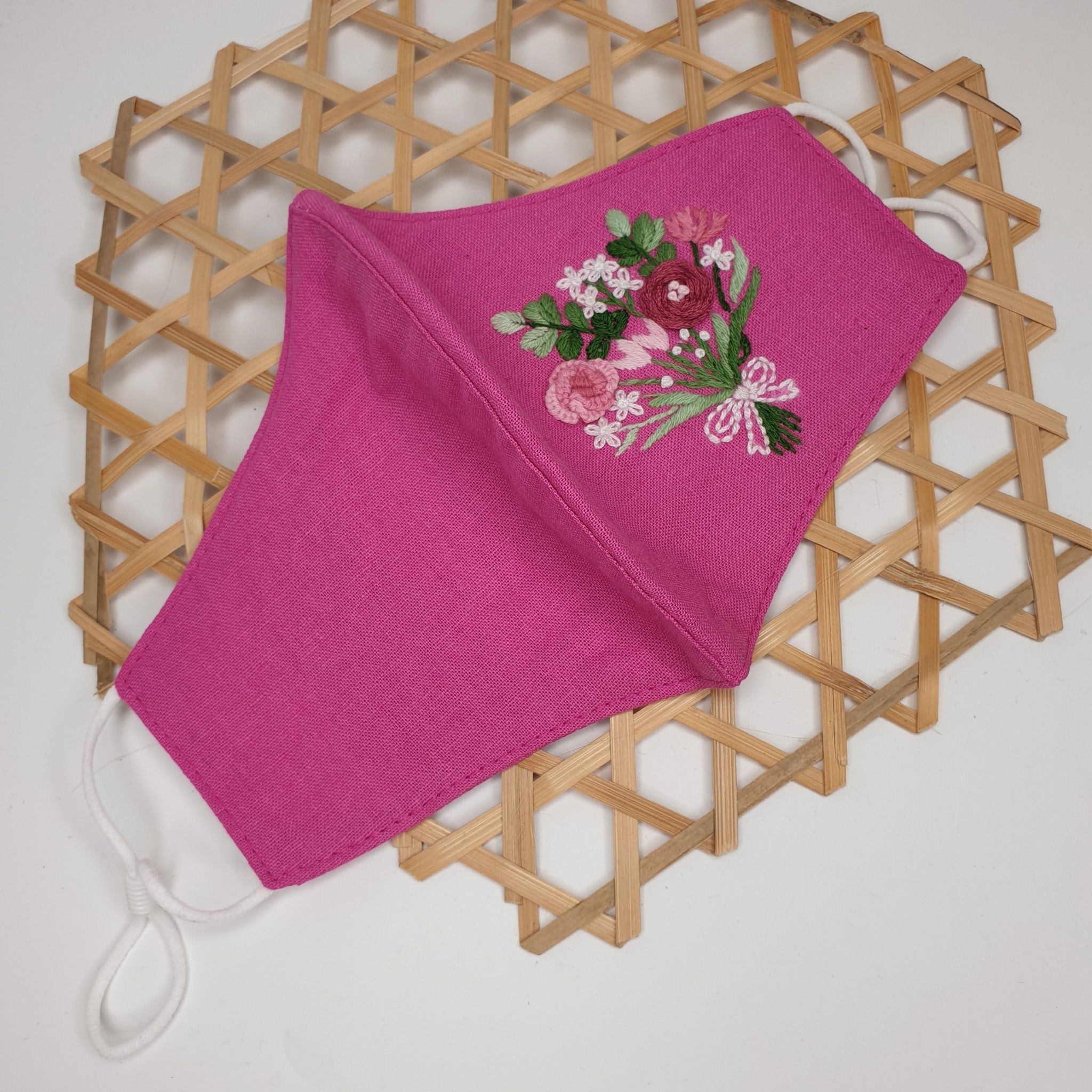 Khẩu trang thêu tay vải linen Jeslyn JL165