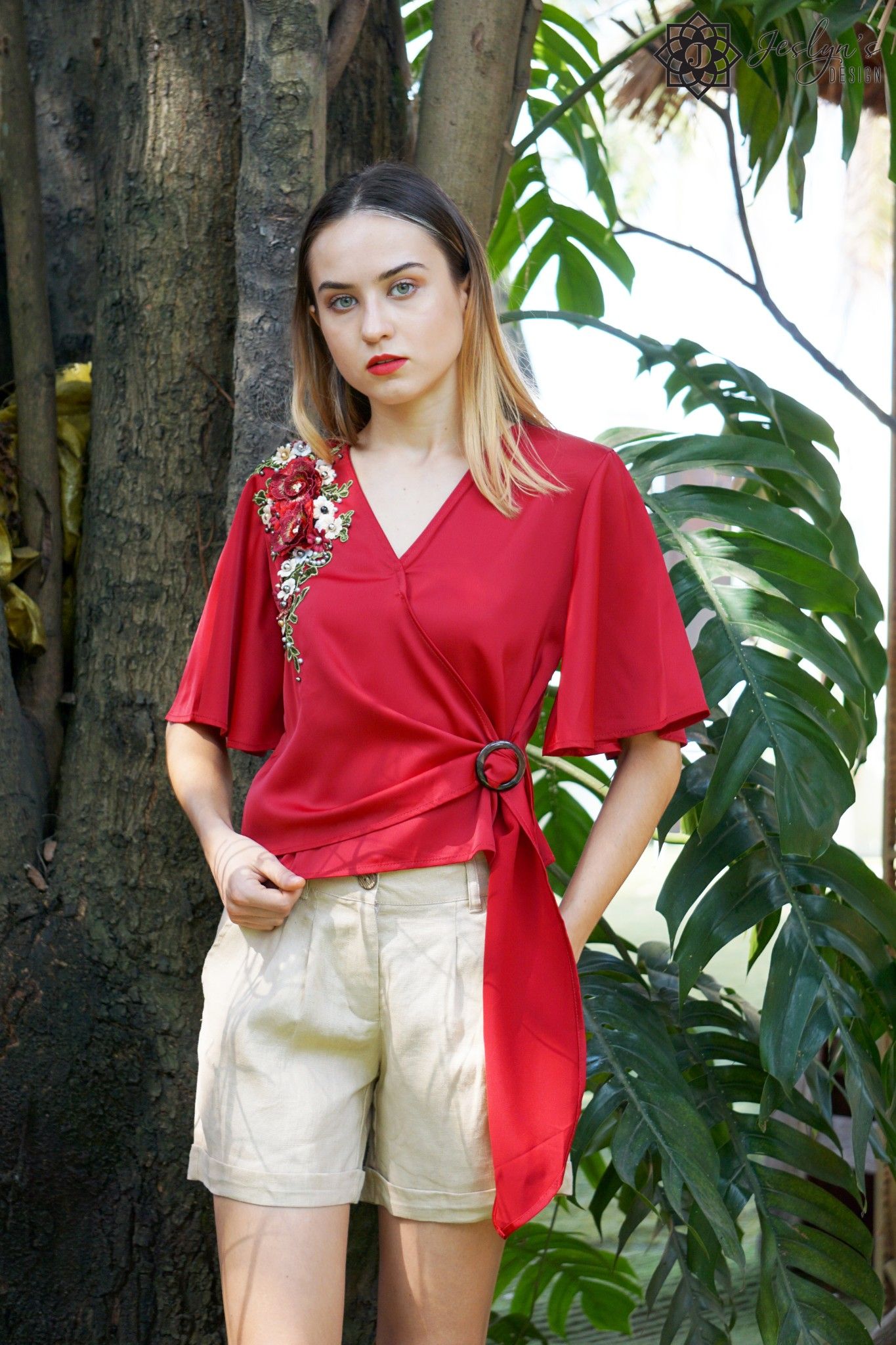 Geum V-neck red top A330J