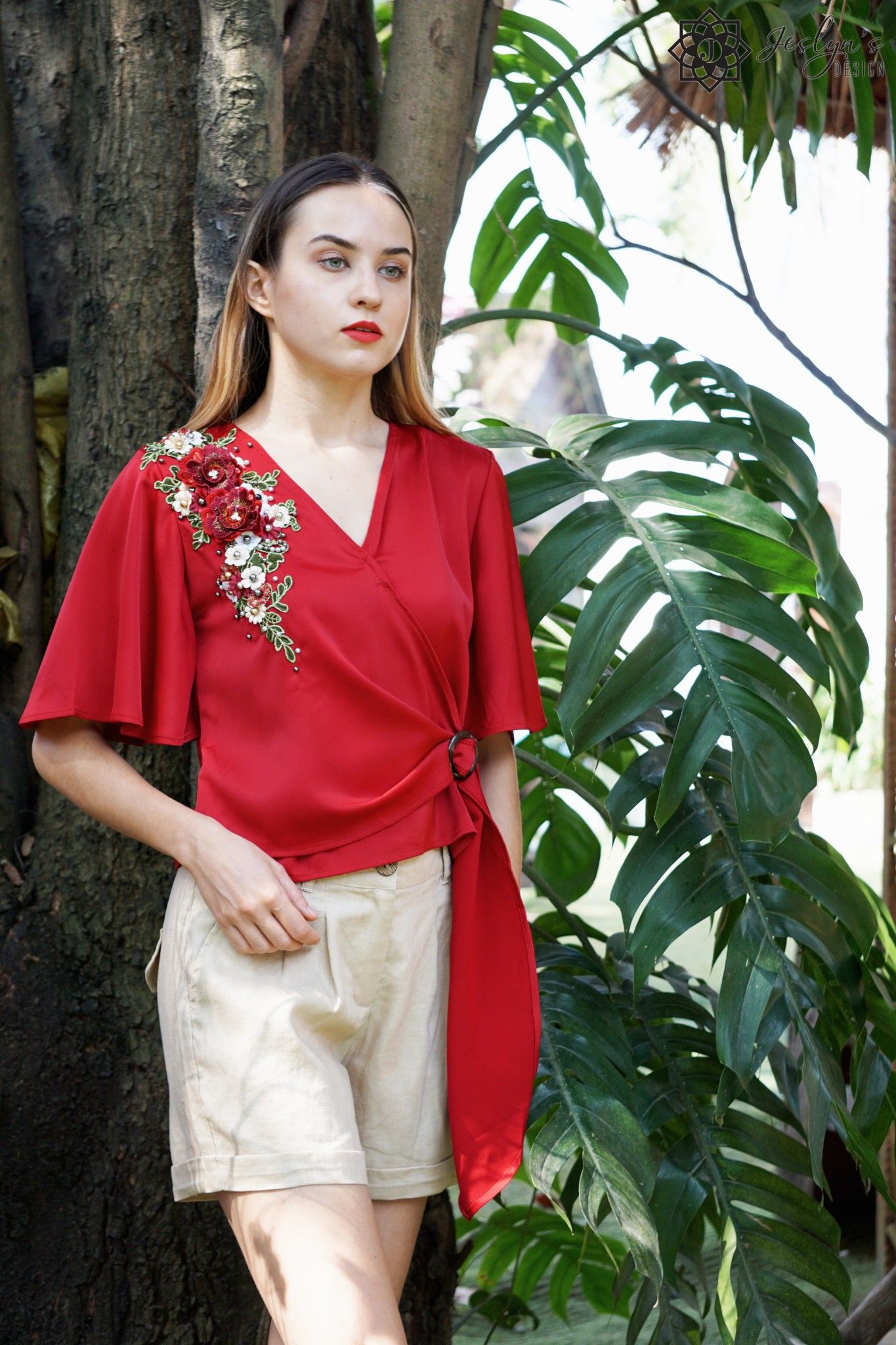 Geum V-neck red top A330J