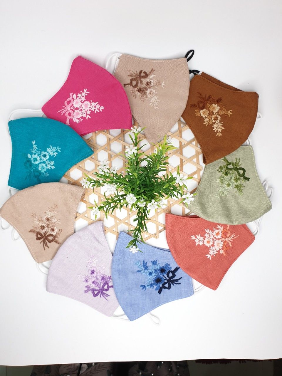 Khẩu trang thêu tay vải linen Jeslyn JL39