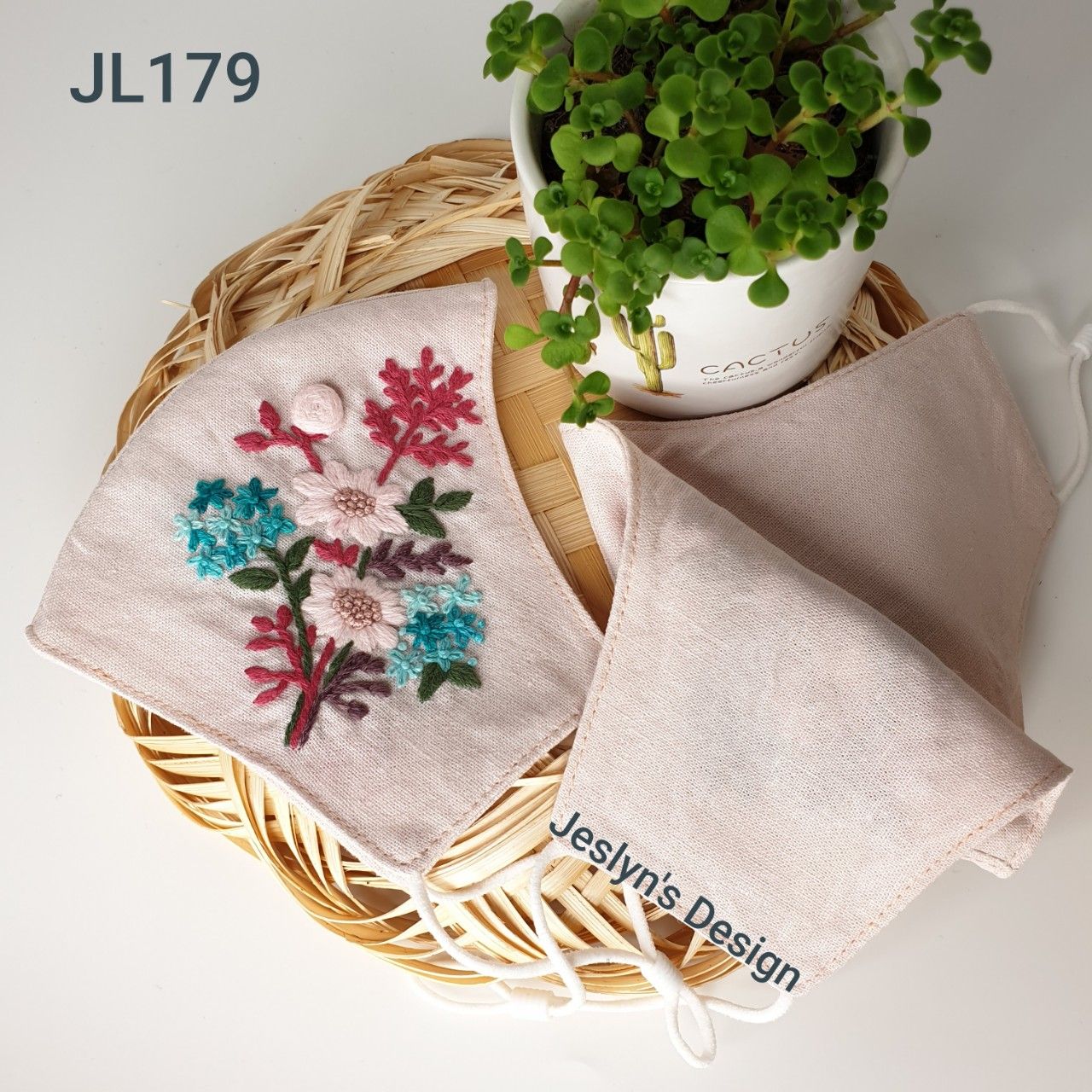 Khẩu trang thêu tay vải linen Jeslyn JL179