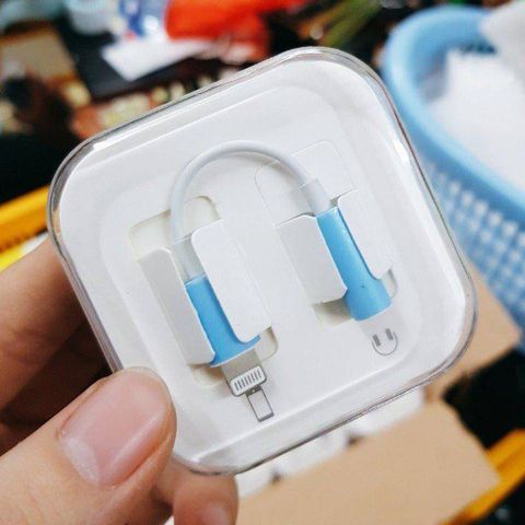 Jack chuyển Lightning ra 3.5 hiện kết nối bluetooth