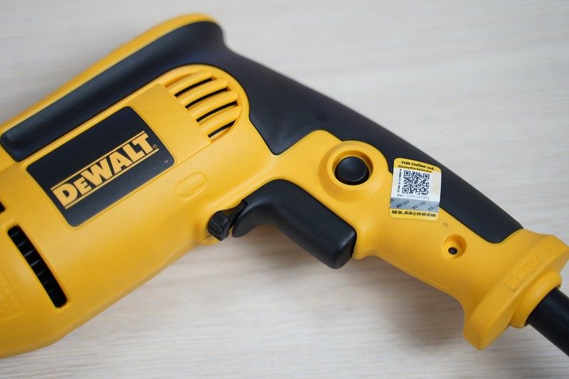  Máy khoan cầm tay 650W Dewalt DWD024-B1 