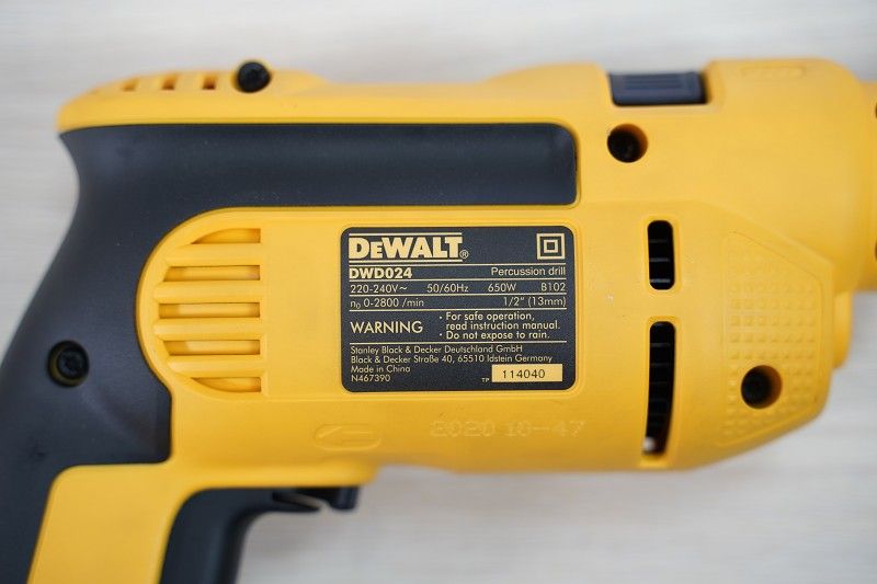  Máy khoan cầm tay 650W Dewalt DWD024-B1 