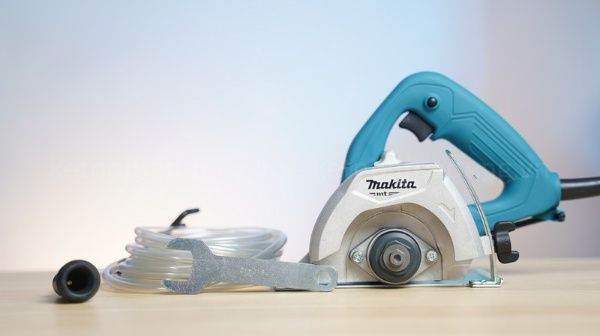  Máy Cắt Đá - Gạch Makita M4100B (110mm) 