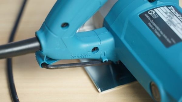  Máy Cắt Đá - Gạch Makita M4100B (110mm) 