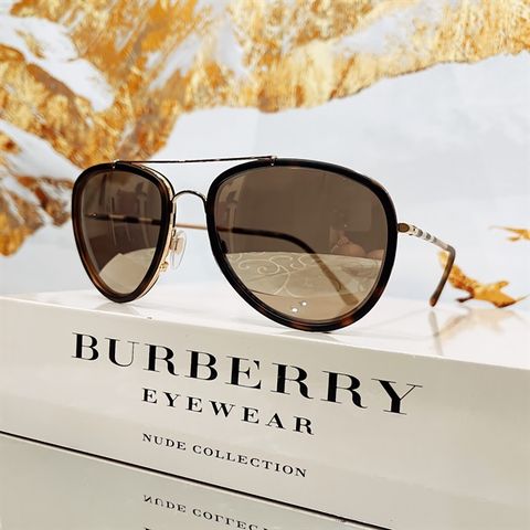 Kính mát Burberry BE3090Q 10525A gọng kẻ