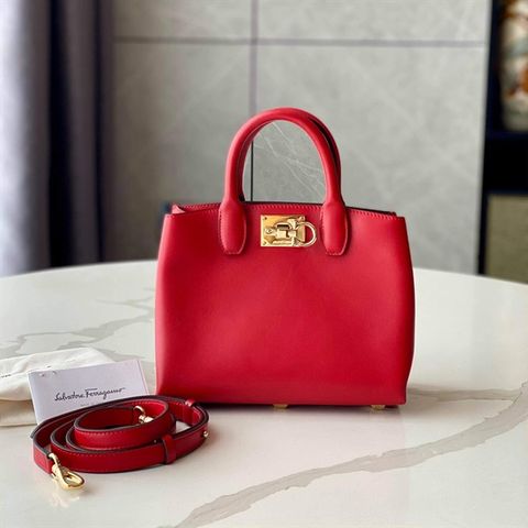 Túi Salvatore Ferragamo studio bag - màu đỏ